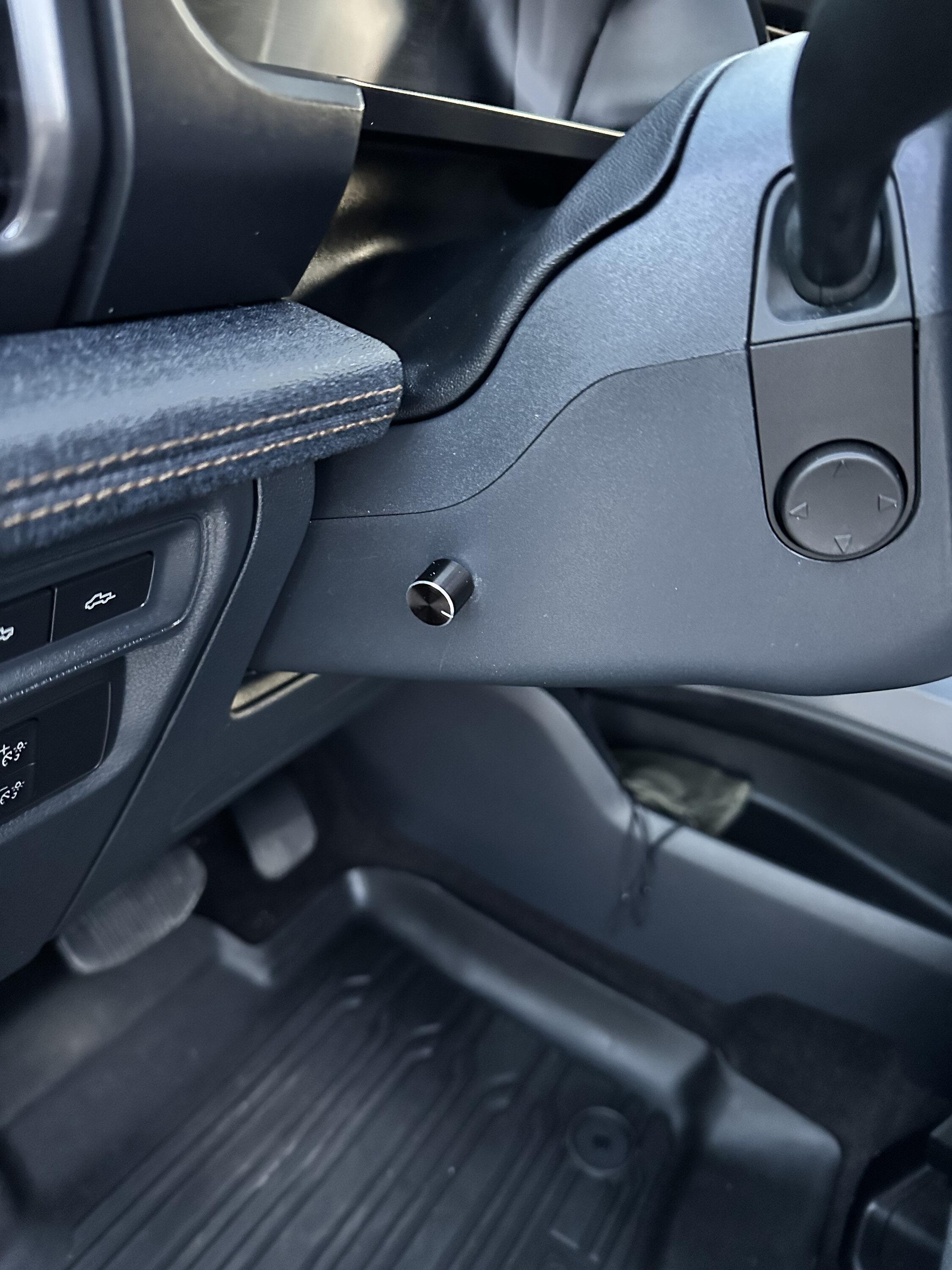Ford F-150 Lightning Sounds Good Stereo Behind the Seat kit installation 02 sub knob