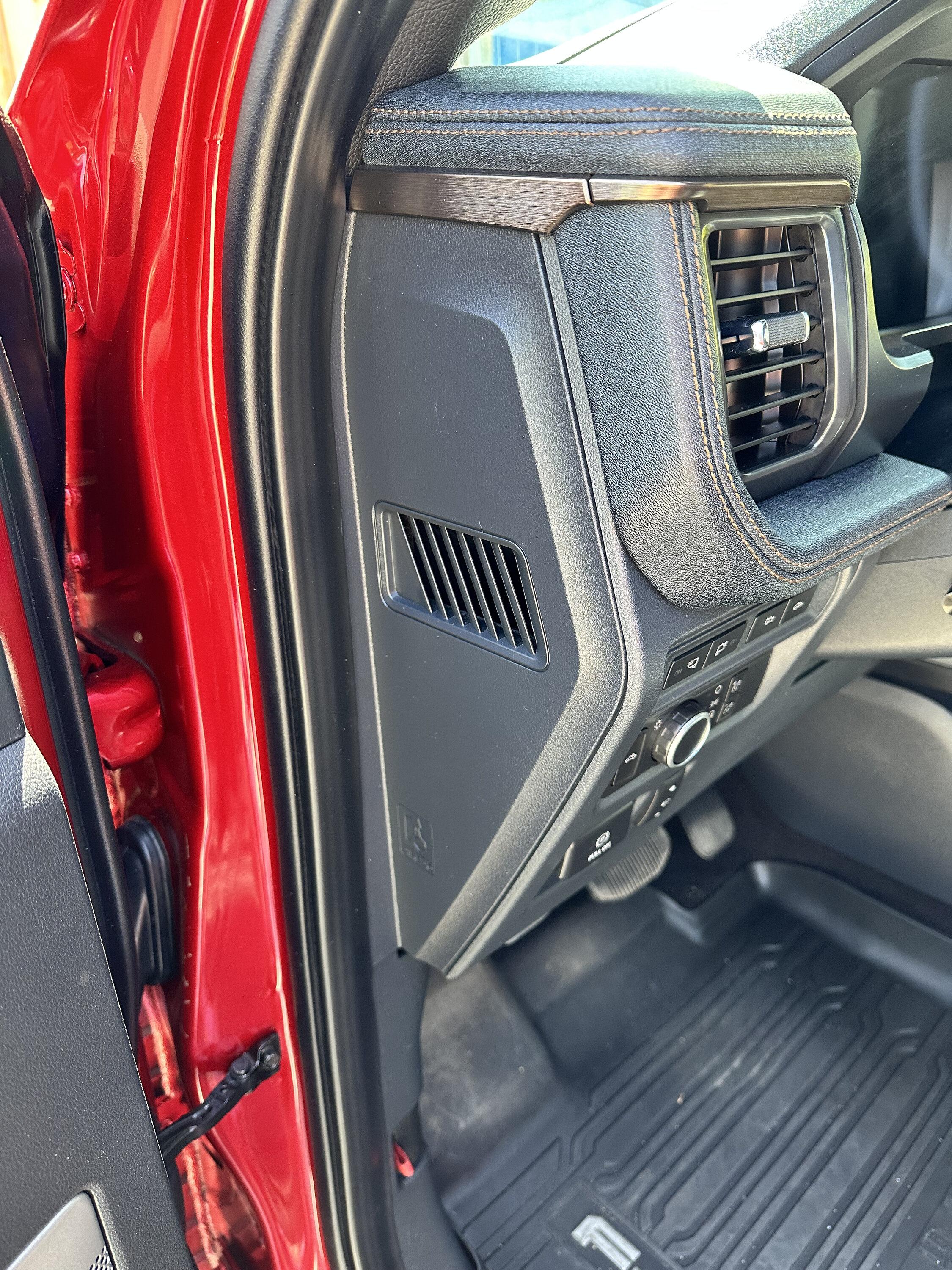 Ford F-150 Lightning Sounds Good Stereo Behind the Seat kit installation 04 vent trim