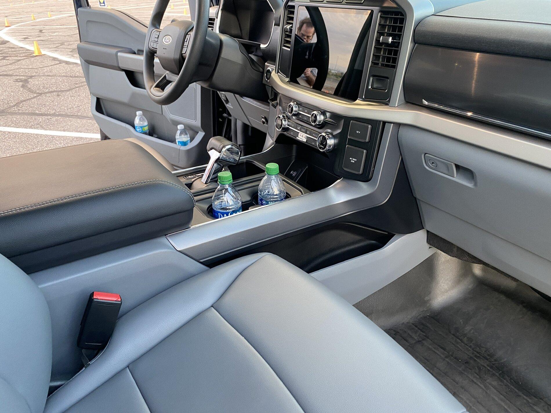 Ford F-150 Lightning F-150 Lightning PRO | Interior Real-Life Photos 08E85C7E-9F7B-4649-B179-397F913ADAFE