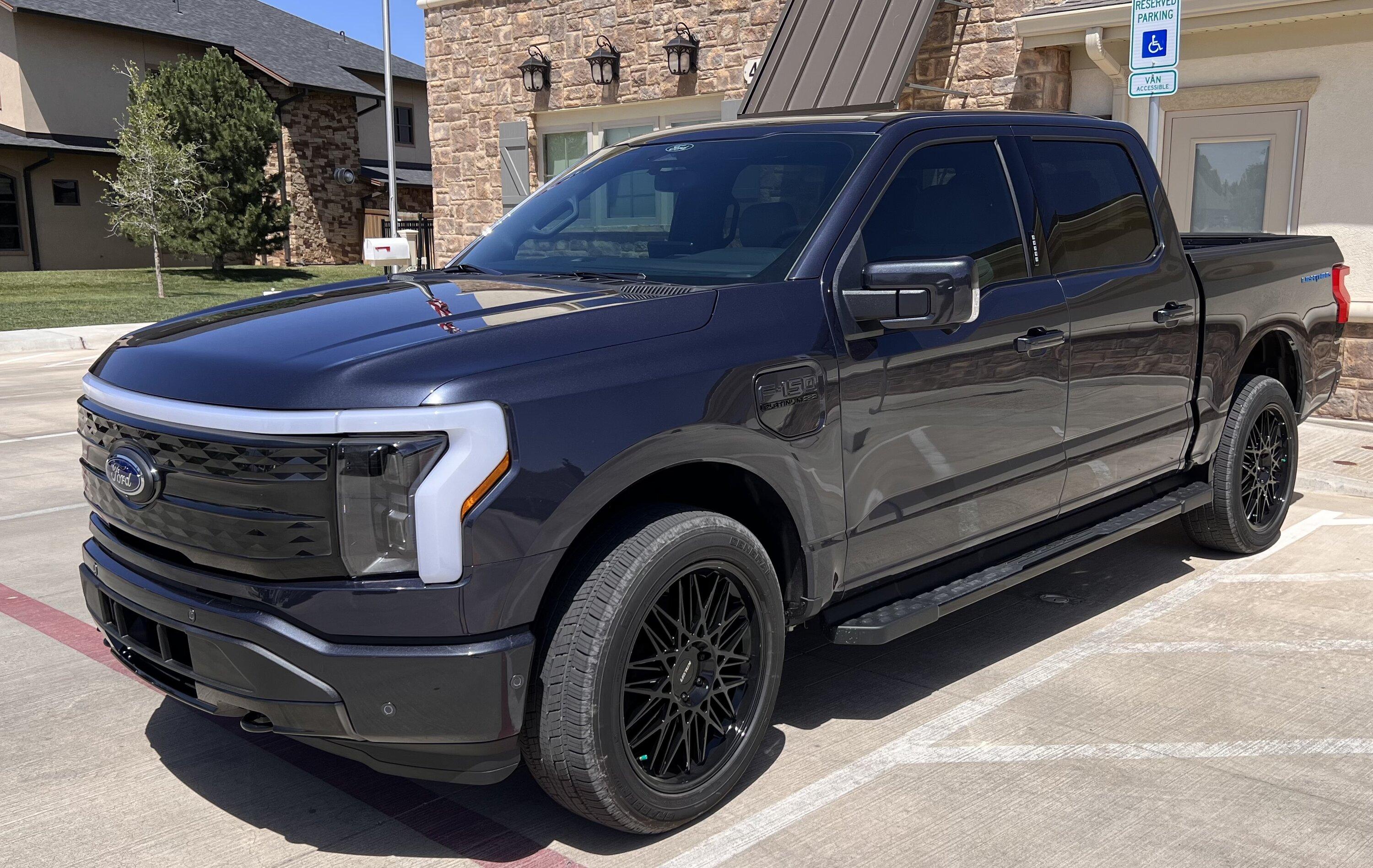 Ford F-150 Lightning My modified F-150 Lightning Platinum w/ mods: 22" wheels, Bed Rug Bed Liner, Retrax Power Pro XR cover, ceramic tint 0DEE160A-5DE9-4217-B345-DE31D6566AEC