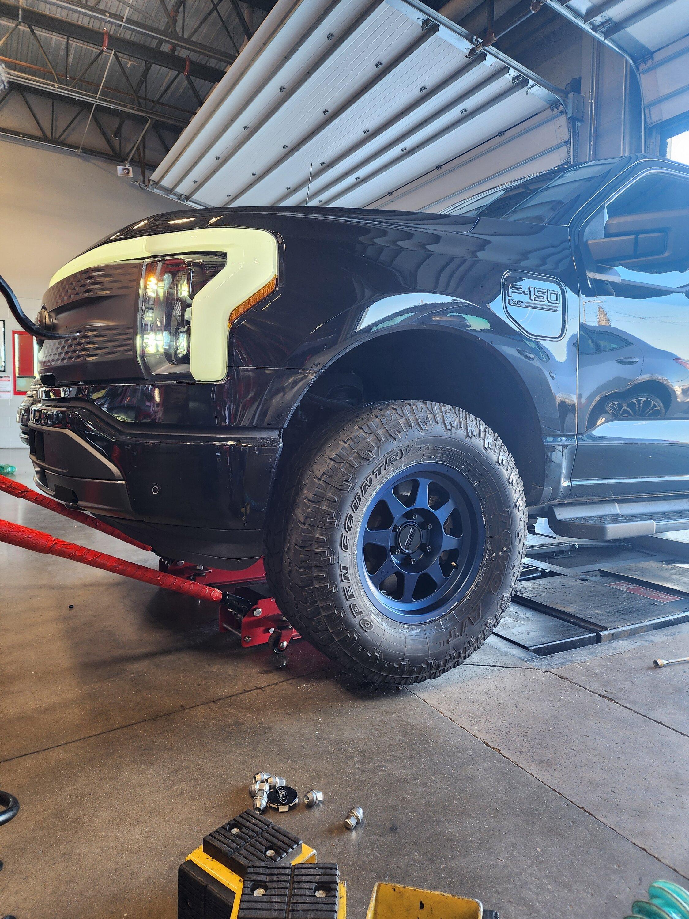 Ford F-150 Lightning Leveled! 2" Rough Country Leveling Kit + Method 701 Wheels + Toyos 305/70R17 1000004941