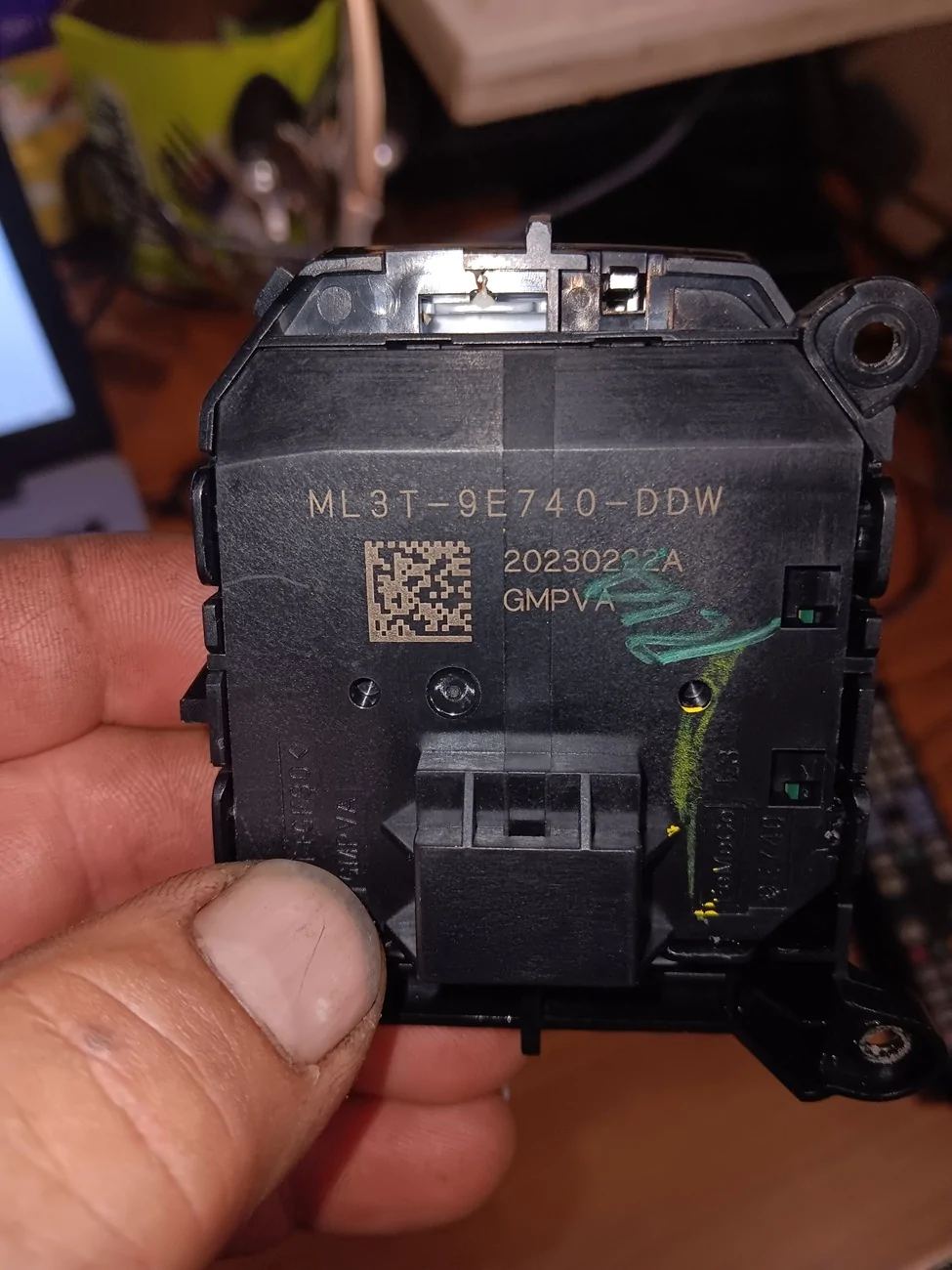 Ford F-150 Lightning 2023 Lightning Pro steering Left switchpack problem. 1000008637