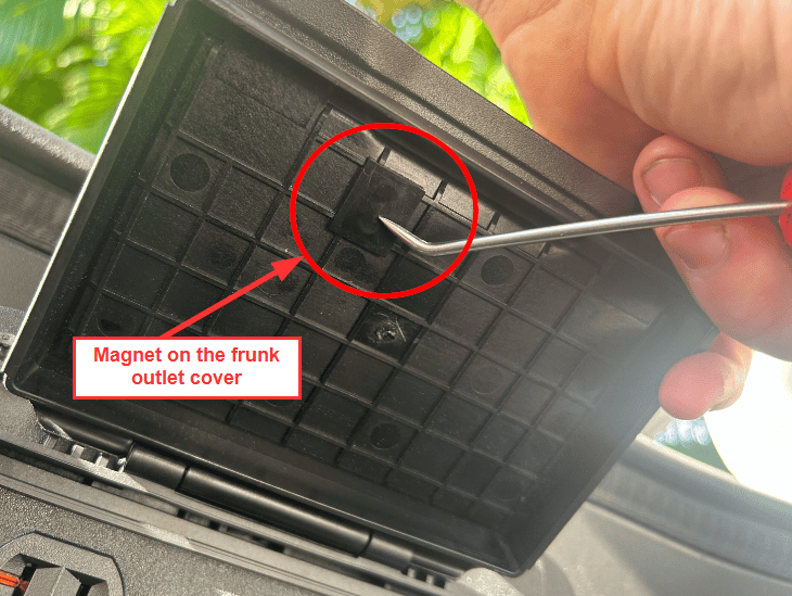 Ford F-150 Lightning Anyone having this issue?  Front Trunk Outlet Cover Not Shut 1705008705225