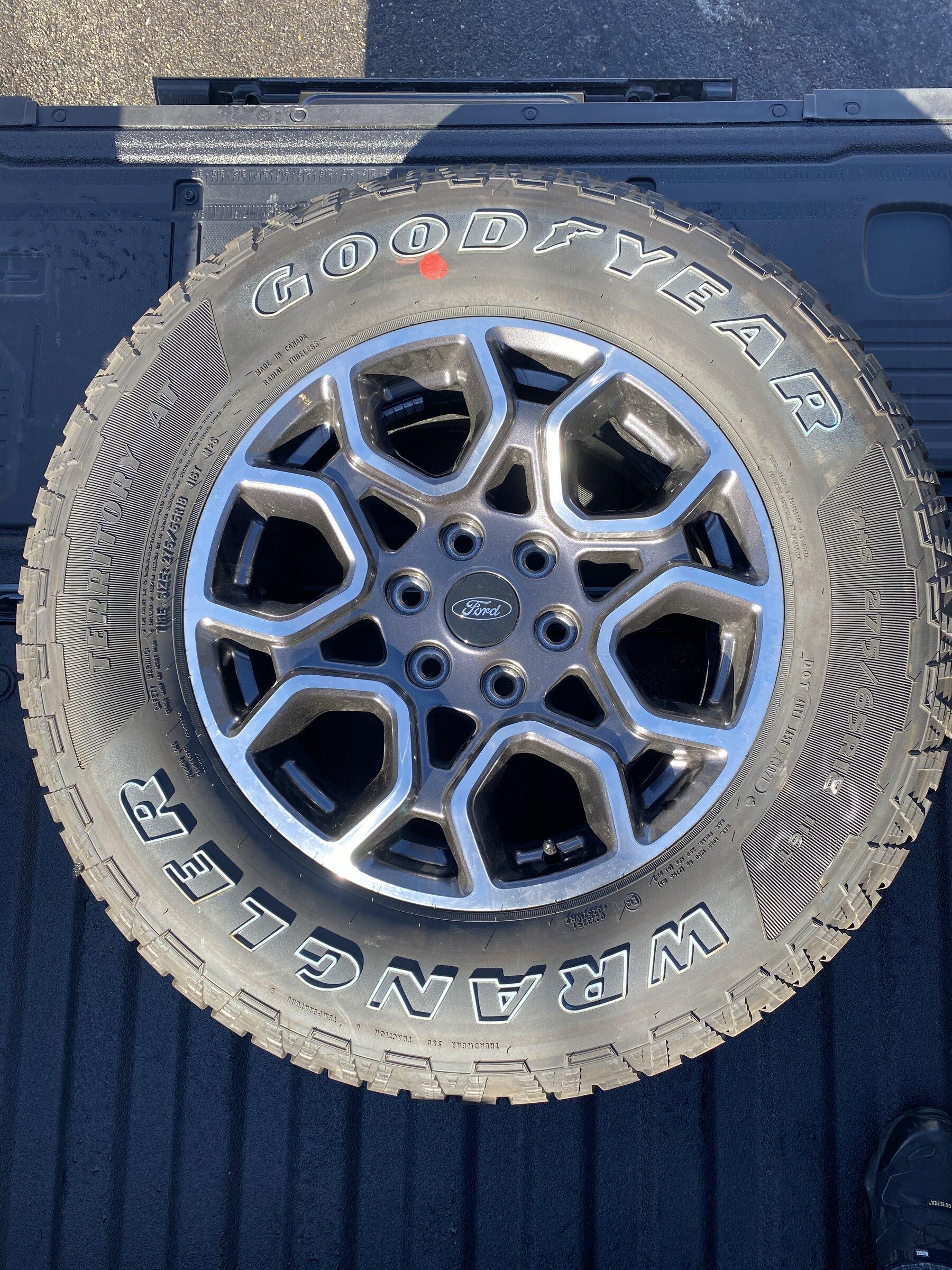 Ford F-150 Lightning Factory take offs 18” sport rims and tires with 11 miles 170582BD-8E7B-4ABF-8CB1-E781825C6ECA