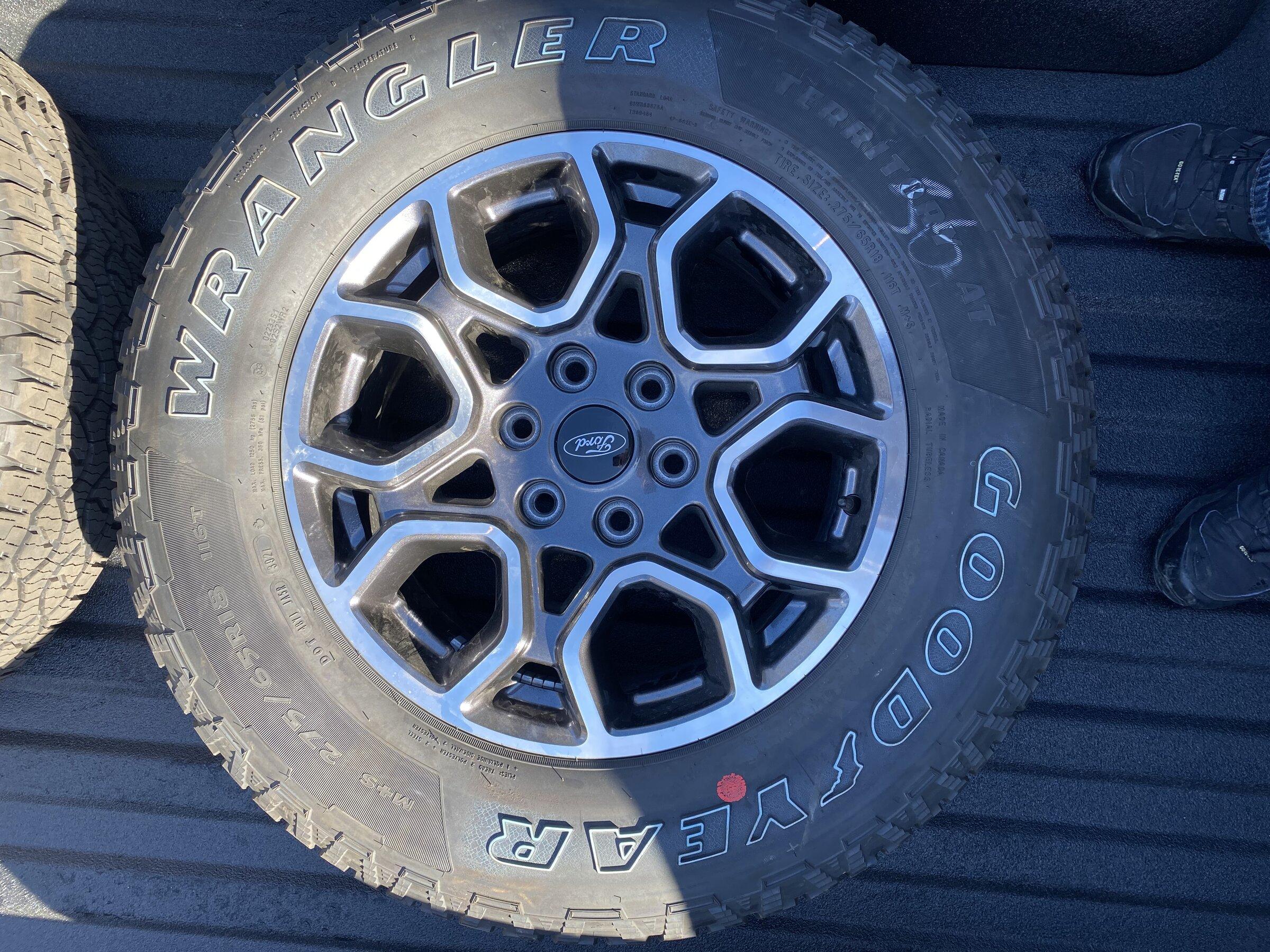 Ford F-150 Lightning Factory take offs 18” sport rims and tires with 11 miles 1B650551-C25A-4166-97D5-5F6CDCF6EB1E