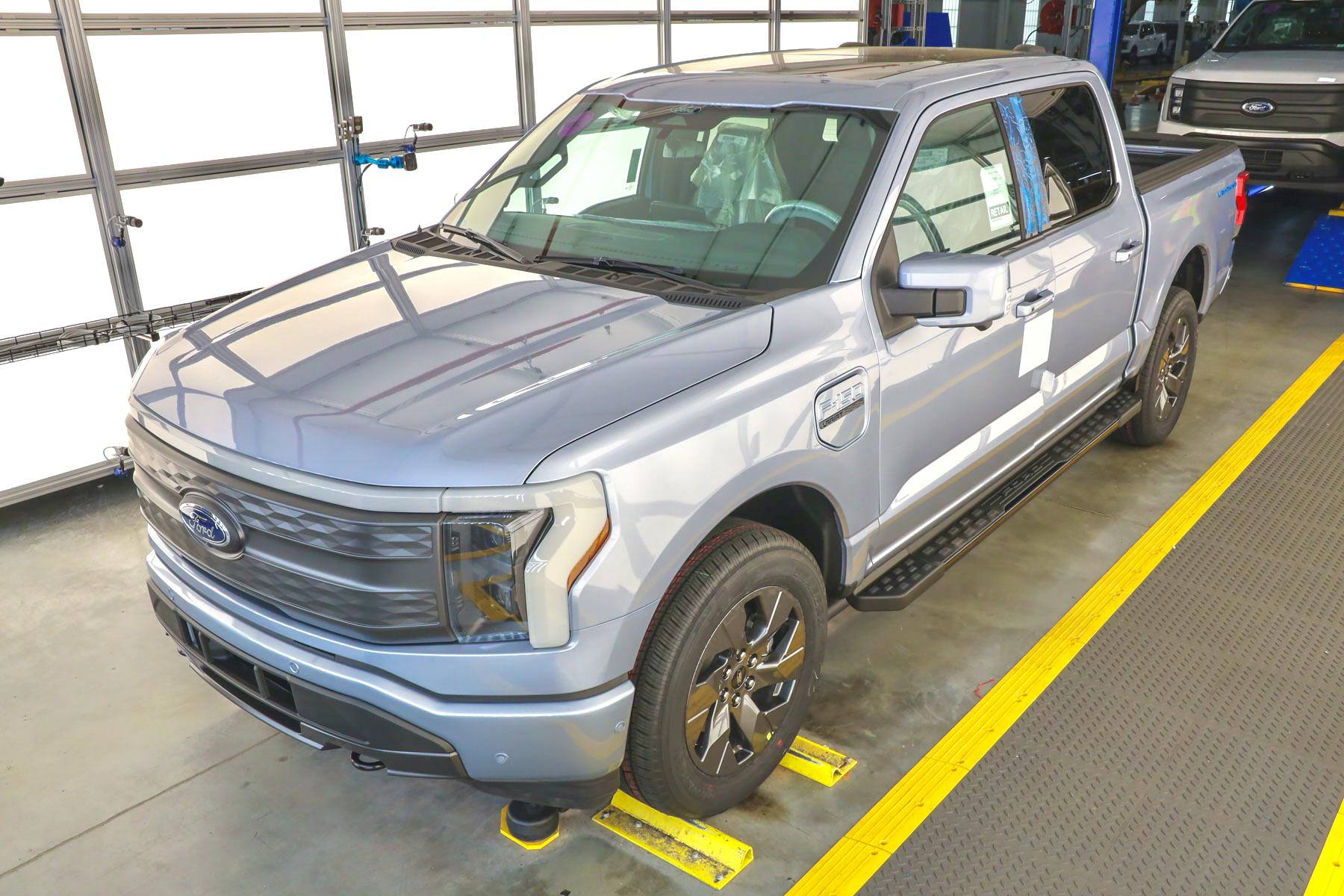 Ford F-150 Lightning ✅ 5/16 Lightning Build Week Group 1FT6W1EV7NWG04491 Ford F-150 Lightning Assembly Line Photo