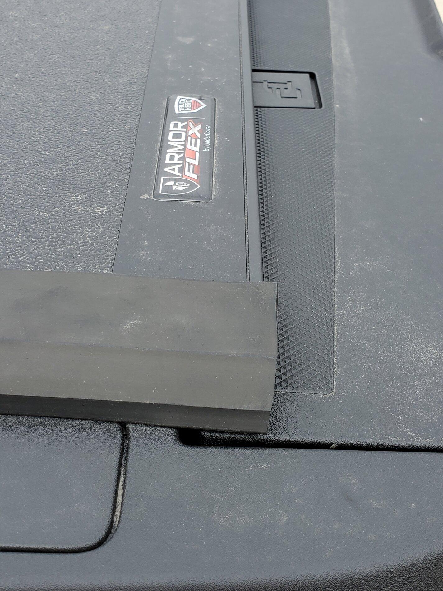 Ford F-150 Lightning Undercover Armor Flex poor fitment? 20210411_134247