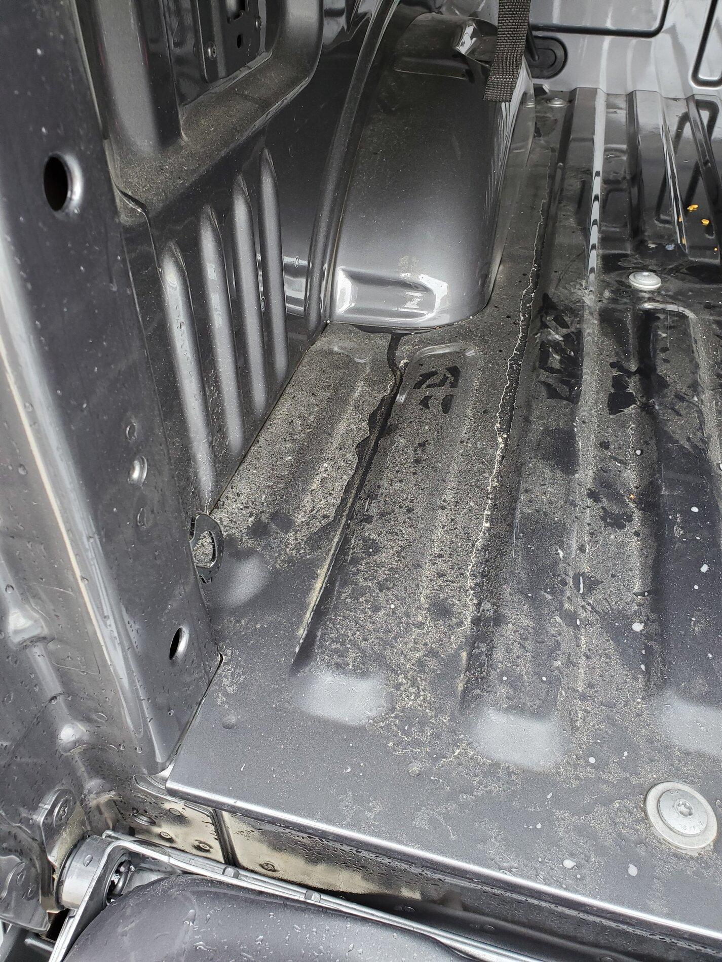 Ford F-150 Lightning Undercover Armor Flex poor fitment? 20210411_135944