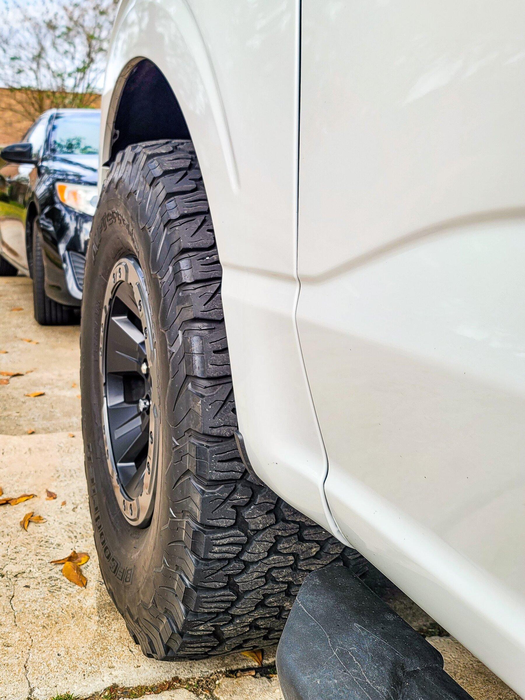 Ford F-150 Lightning Raptor Wheels installed on Stock 2021 XLT Sport 4X4 - and then leveled 20211226_094918