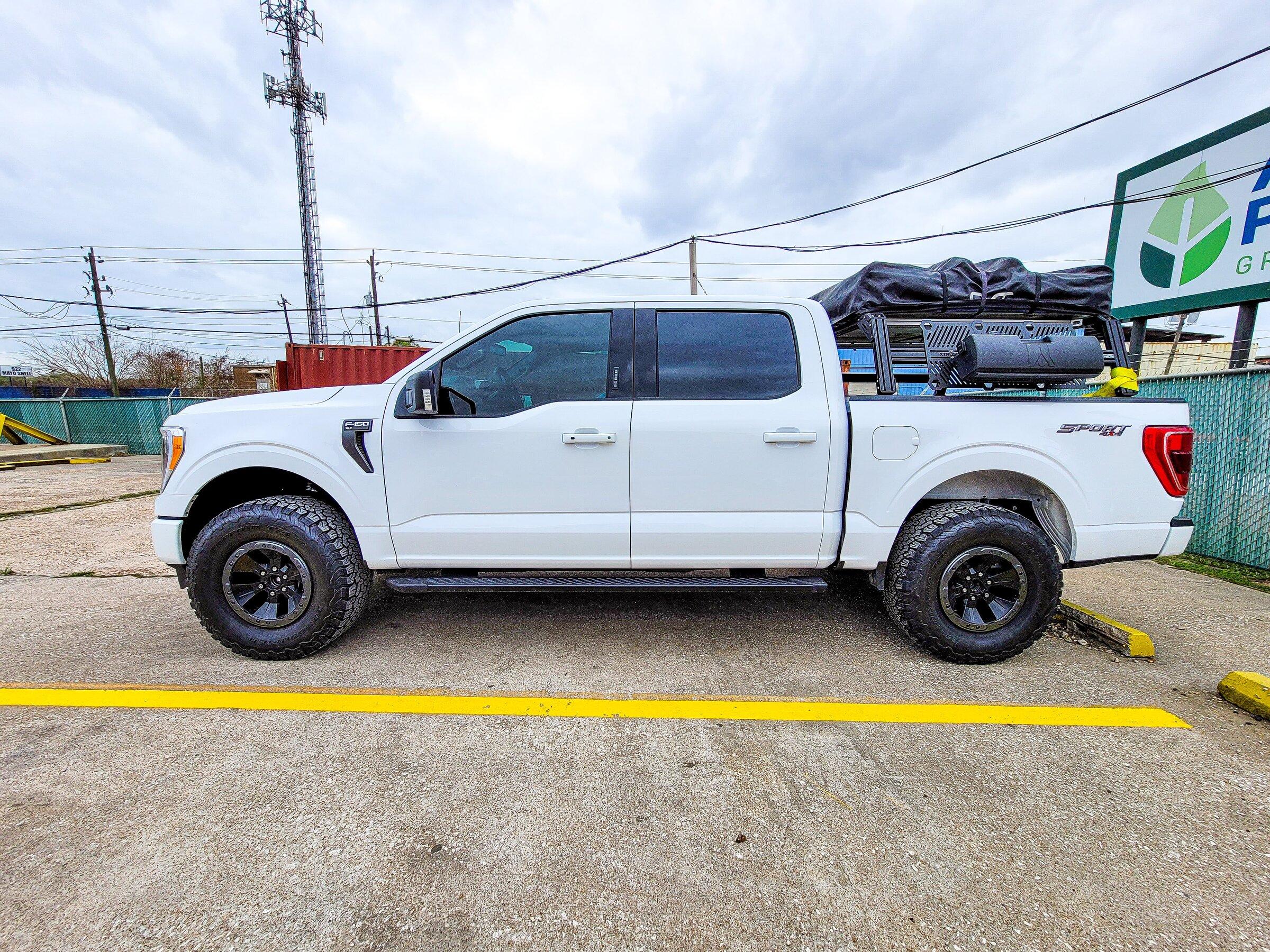 Ford F-150 Lightning Raptor Wheels installed on Stock 2021 XLT Sport 4X4 - and then leveled 20211227_142017