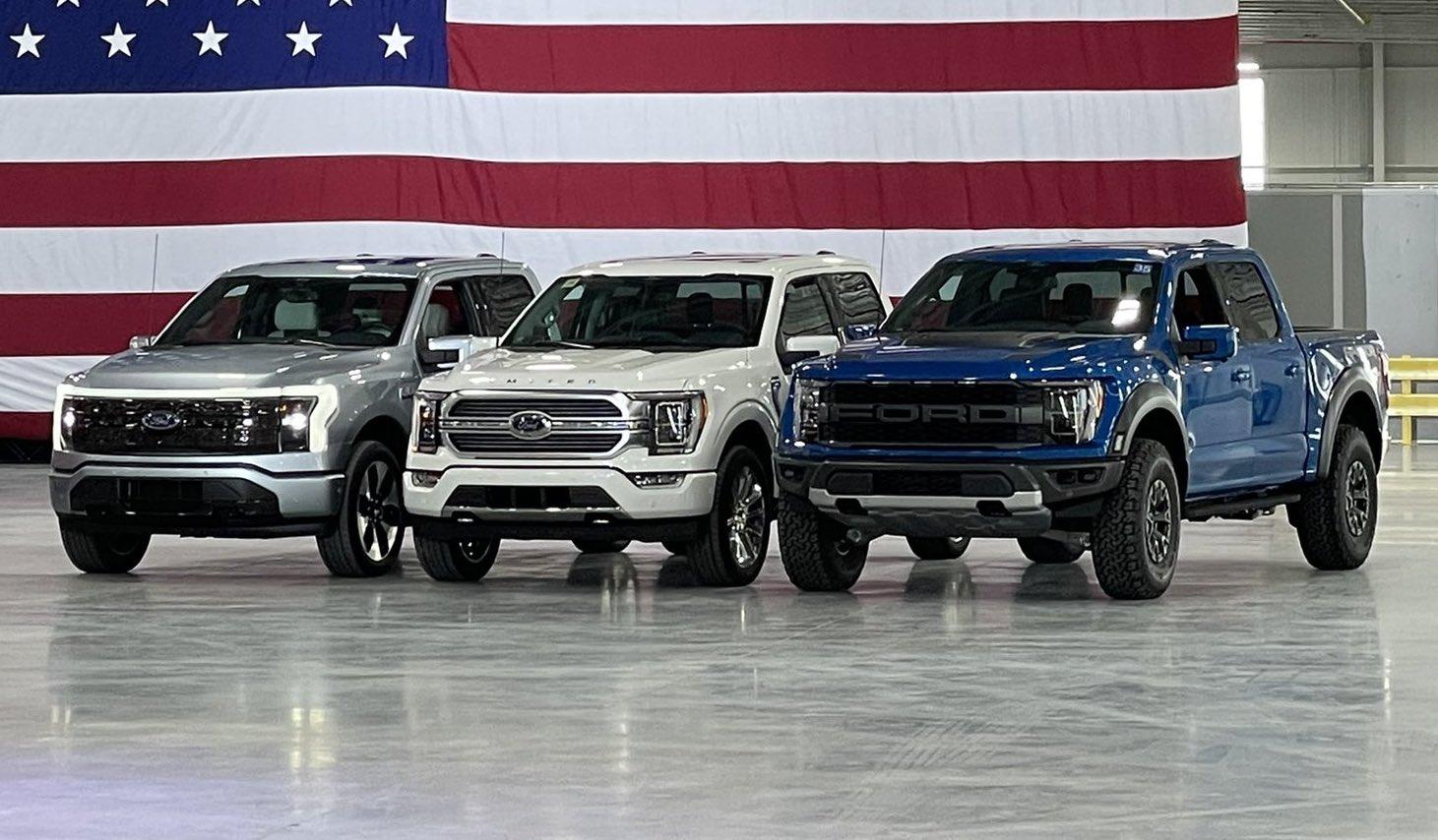 Ford F-150 Lightning Revealed: First Look at 2022 F-150 Lightning [Updated with 4.4s 0-60mph run] 2022 F-150 Lightning EV vs standard F150