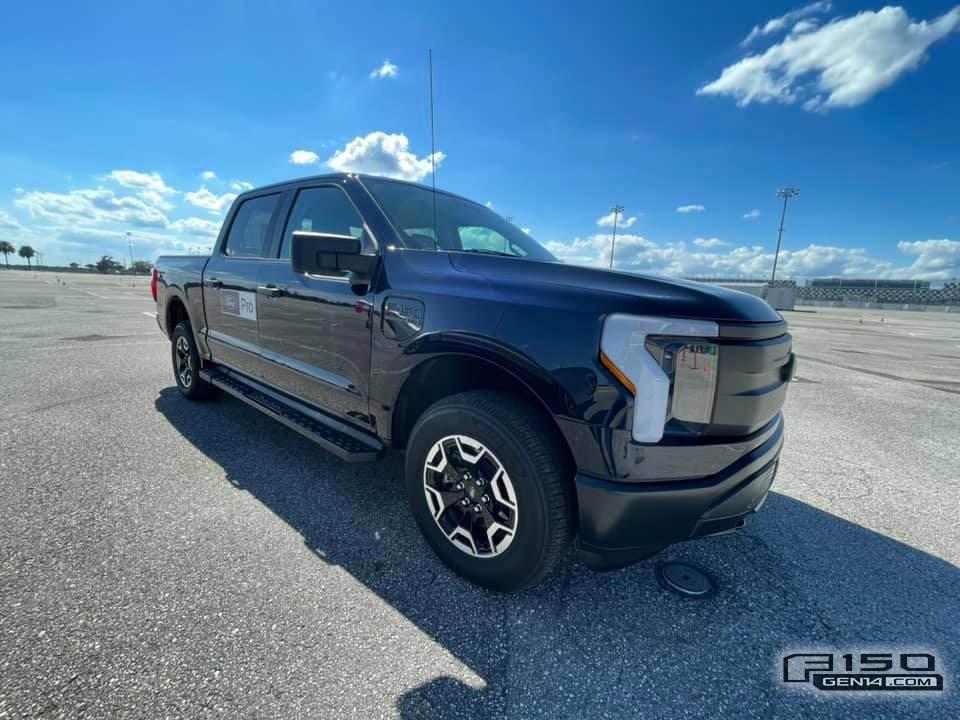 Ford F-150 Lightning ANTIMATTER BLUE F-150 Lightning Photos & Club 2022 F-150 Lightning PRO Antimatter Blue Metallic PIckup 4