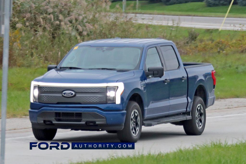 Ford F-150 Lightning Oxford White & Atlas Blue F-150 Lightning XLT Spotted 2022-F-150-Lightning-XLT-in-Atlas-Blue-On-The-Road-Photos-November-2021-Exterior-001-1024x683