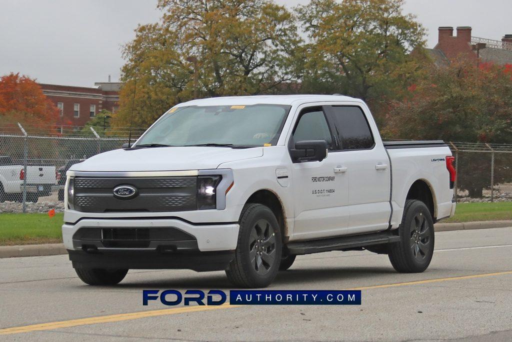 Ford F-150 Lightning Oxford White & Atlas Blue F-150 Lightning XLT Spotted 2022-F-150-Lightning-XLT-Oxford-White-On-The-Road-Photos-November-2021-Exterior-001-1024x683