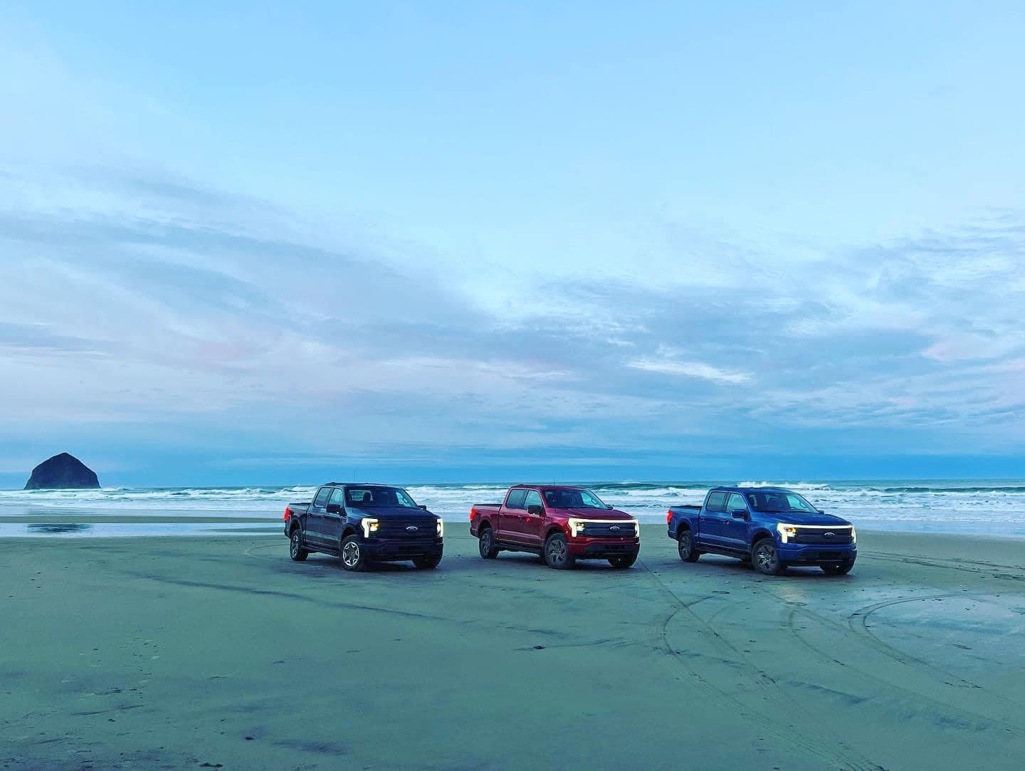 Ford F-150 Lightning Atlas Blue, Rapid Red & Antimatter Blue F-150 Lightning Pics From Official Ford Commercial Shoot 2022 F150 Lightning Atlas Blue & Rapid Red Metallic Pics 16