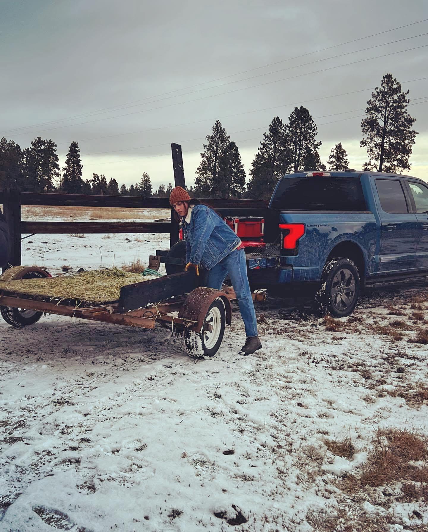 Ford F-150 Lightning Atlas Blue, Rapid Red & Antimatter Blue F-150 Lightning Pics From Official Ford Commercial Shoot 2022 F150 Lightning Atlas Blue & Rapid Red Metallic Pics 6