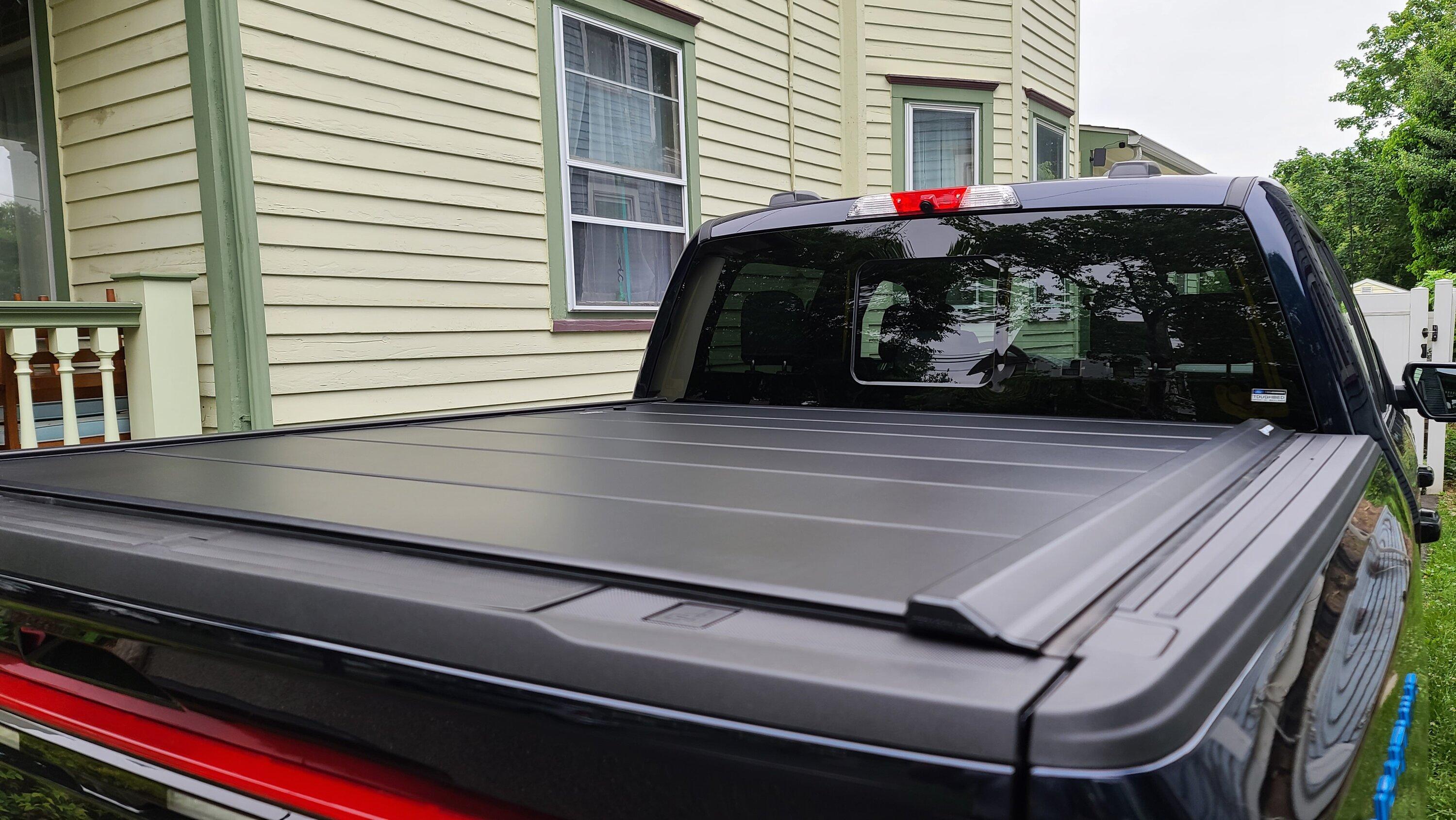 Ford F-150 Lightning Peragon Tonneau 20220616_174735