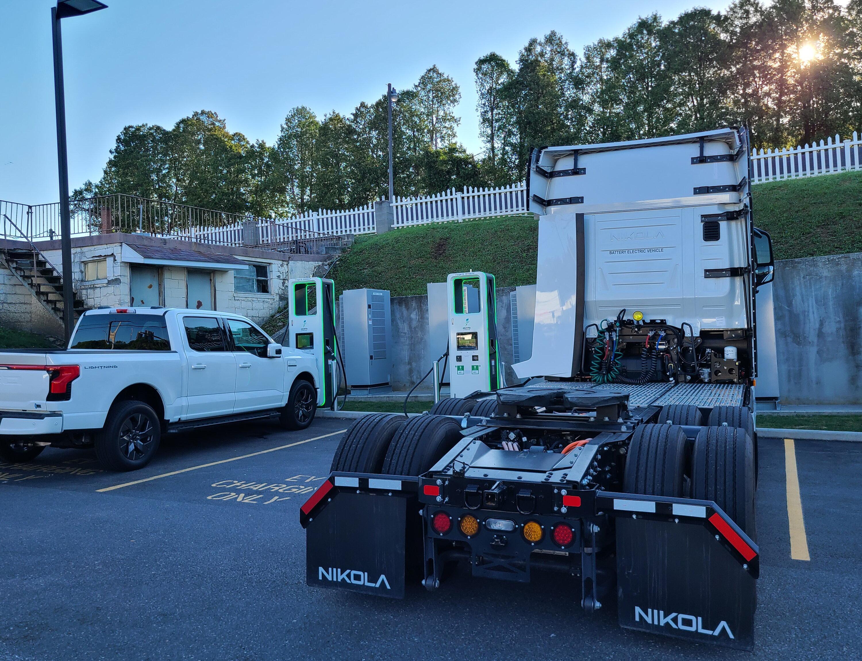 Ford F-150 Lightning Charged next to a Nikola this weekend 20220812_080435