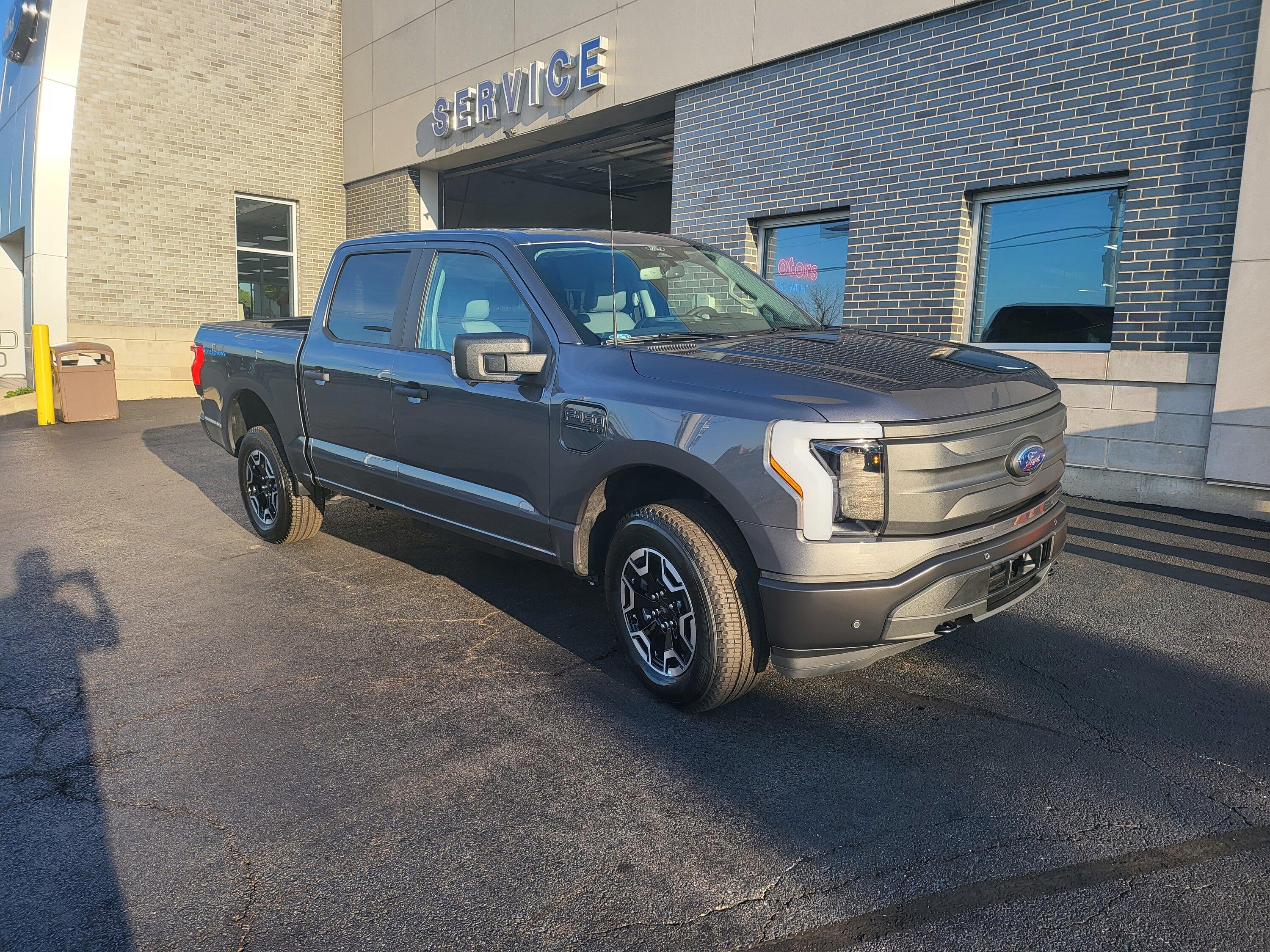 Ford F-150 Lightning ✅  6/13 Lightning Build Week Group 20220817_183351