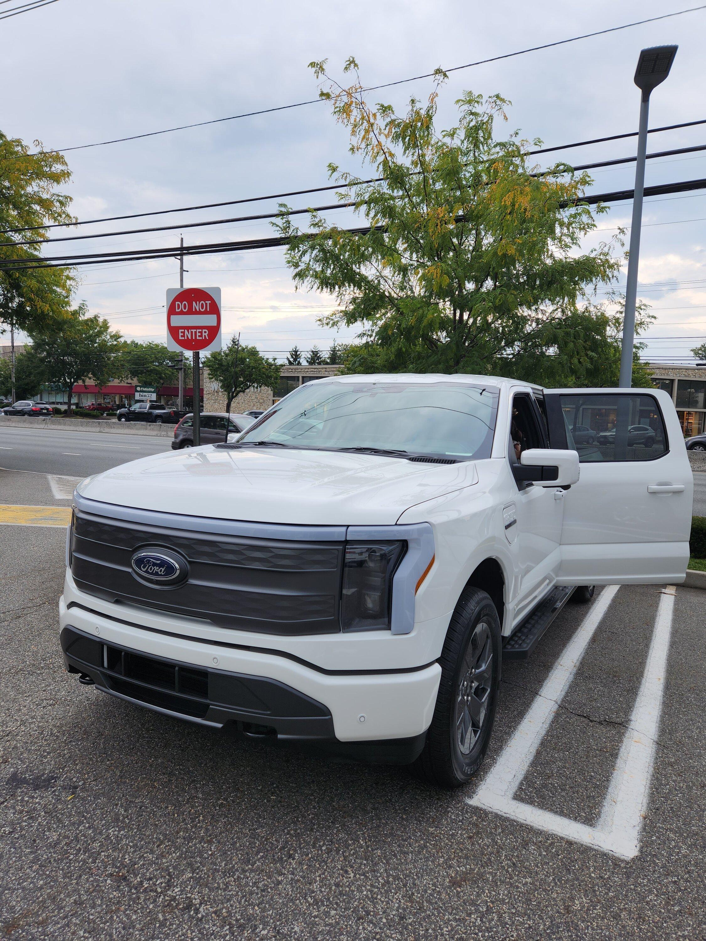 Ford F-150 Lightning ✅ 8/15/22 Lightning Build Week Group 20220919_163955