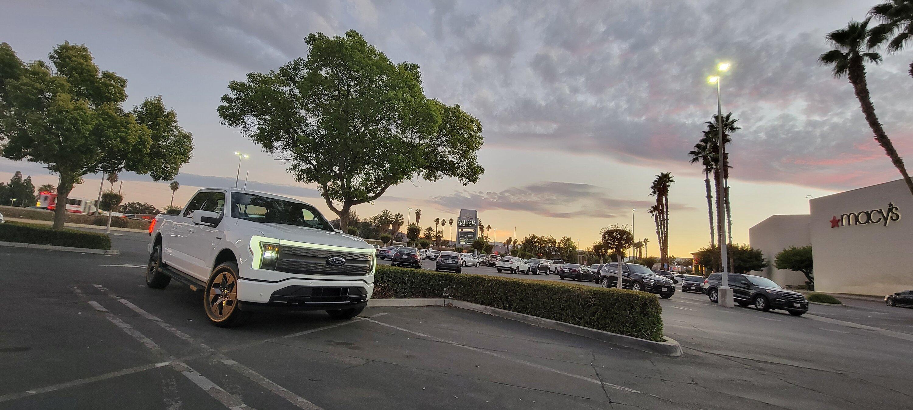 Ford F-150 Lightning ✅ 8/15/22 Lightning Build Week Group 20220923_185406