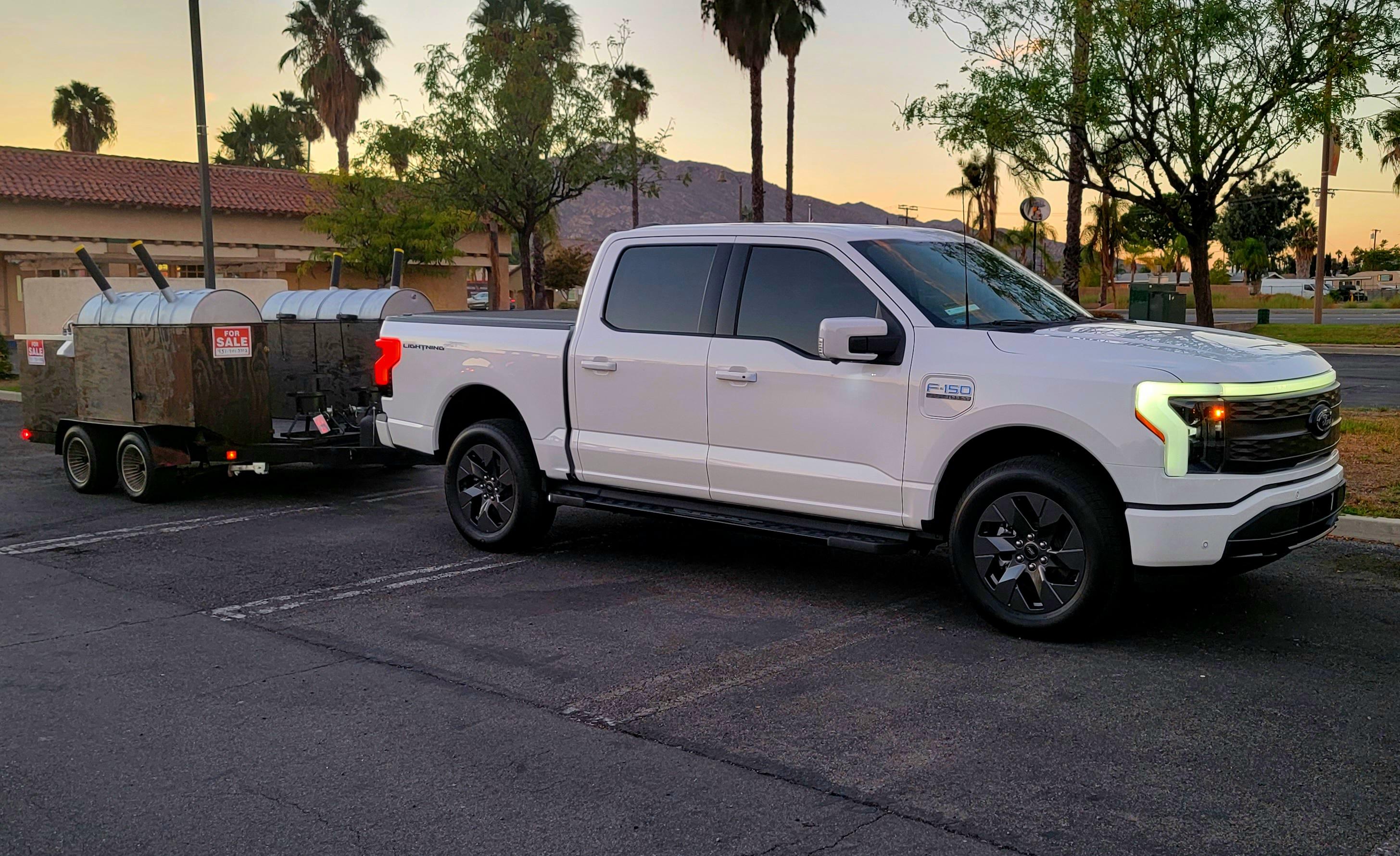 Ford F-150 Lightning STAR WHITE F-150 Lightning Photos & Club 20220927_184142