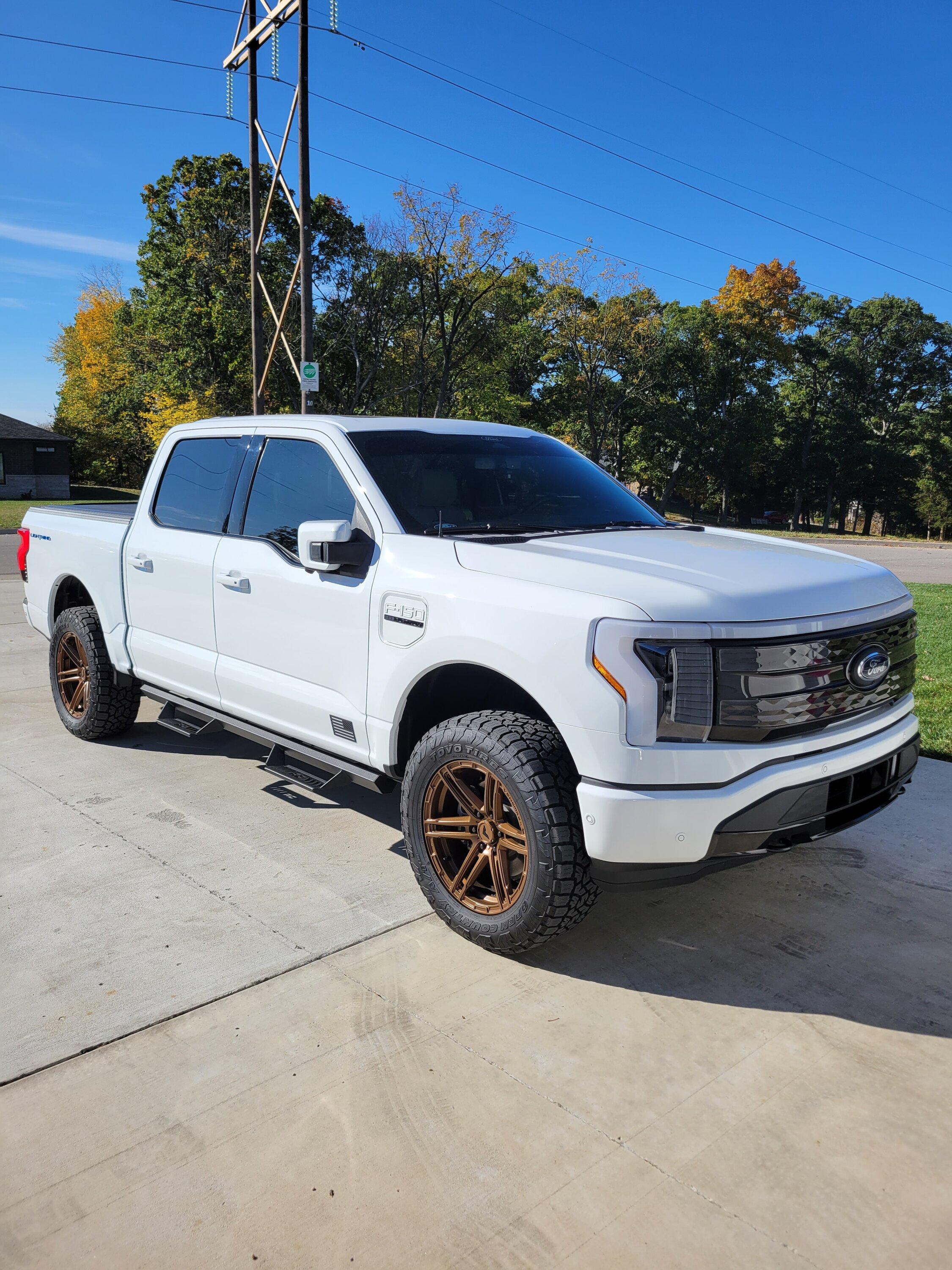 Ford F-150 Lightning Aftermarket wheels & tires - feedback? 20221015_101020