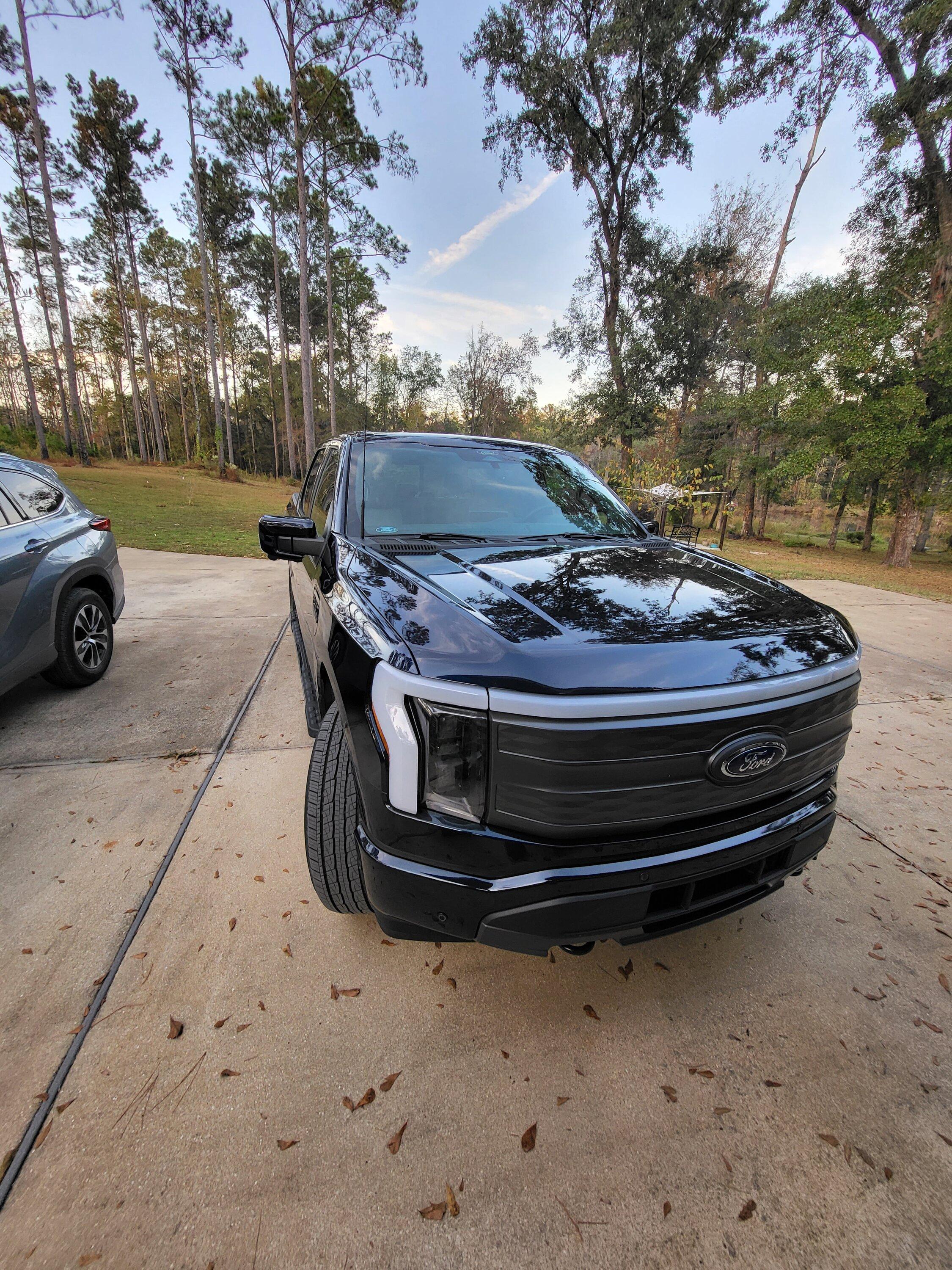 Ford F-150 Lightning ✅ 9/05 Lightning Build Week Group 20221104_183542