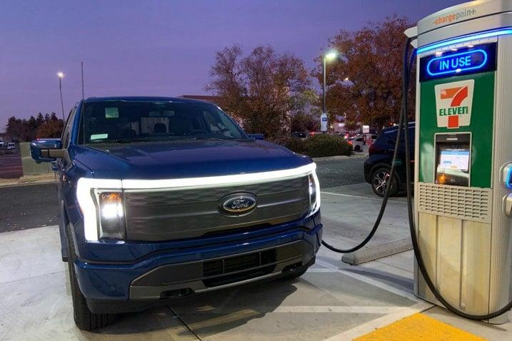 Ford F-150 Lightning Electric Towing Test: F-150 Lightning vs. Rivian R1T 2022_f-150-lightning_front_ford_lt_9998_120122_717