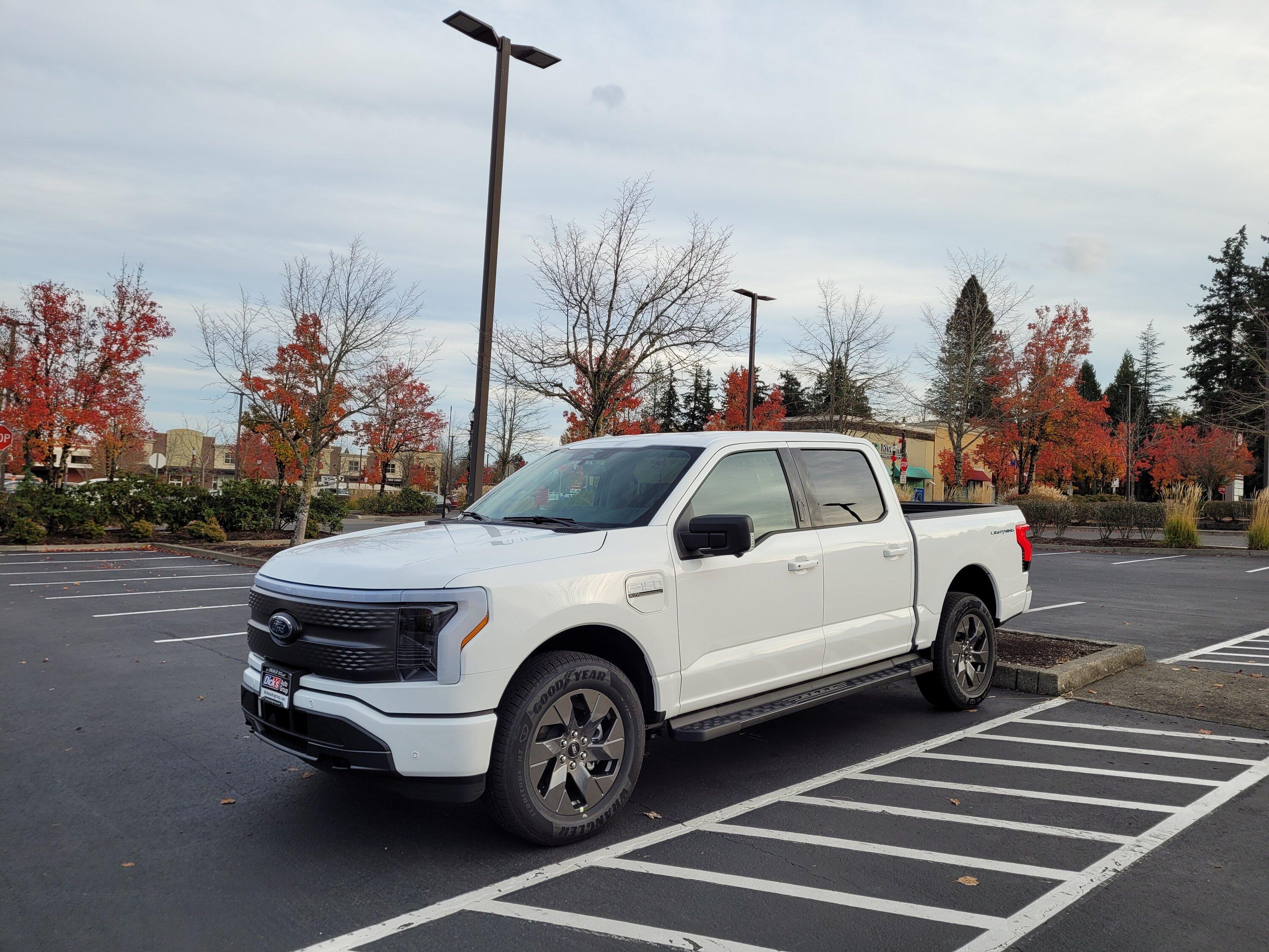 Ford F-150 Lightning OXFORD WHITE F-150 Lightning Photos & Club 20231112_153123