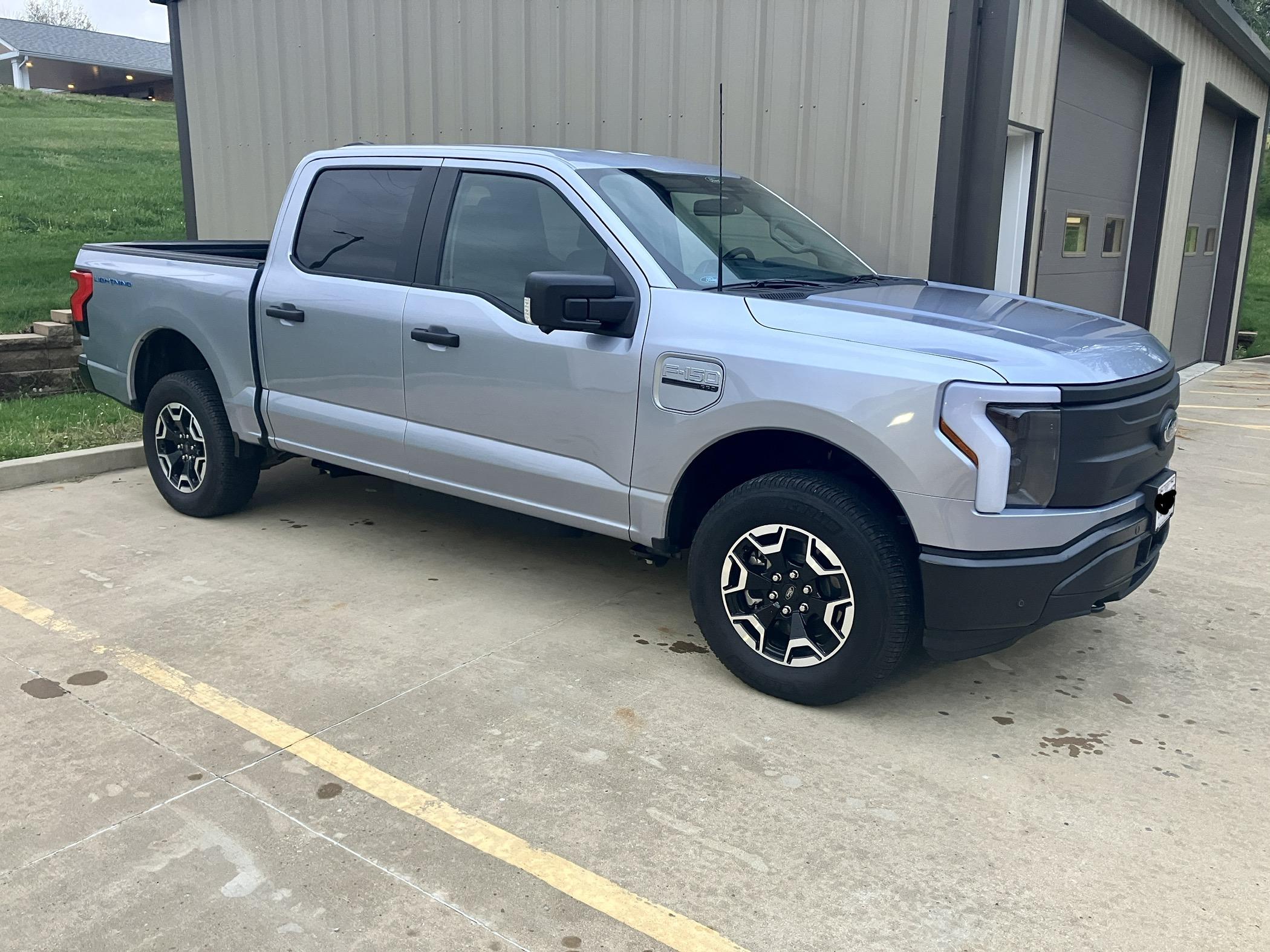 Ford F-150 Lightning 2022 Pro Iced Blue Silver 20D568CB-3D68-4DBE-8DC5-E9EB362F1977