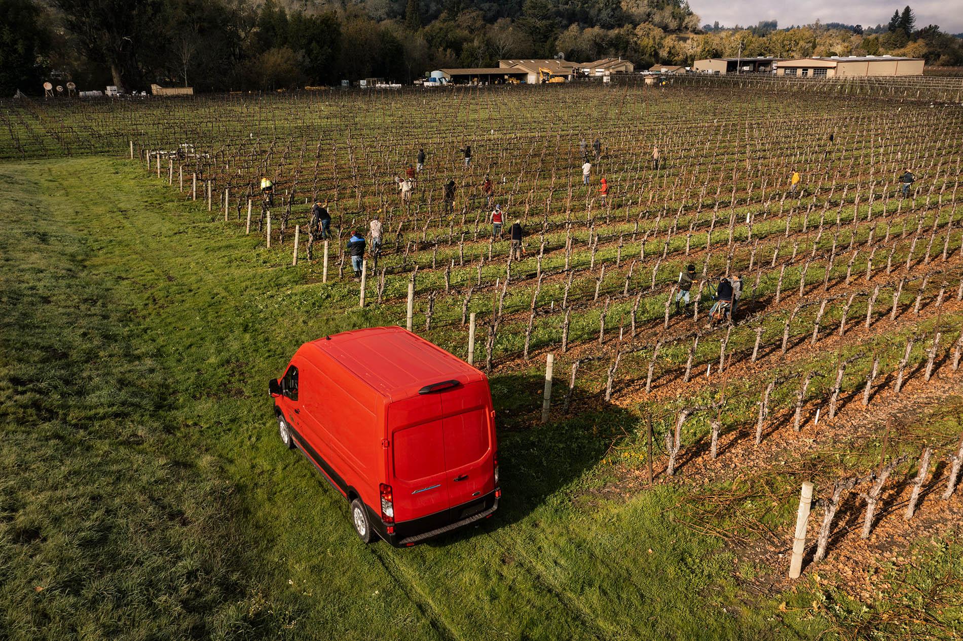 Ford F-150 Lightning F-150 Lightning Pro and E-Transit start in pilot program for sustainable farming 22_FRD_TRN_56680_BEV