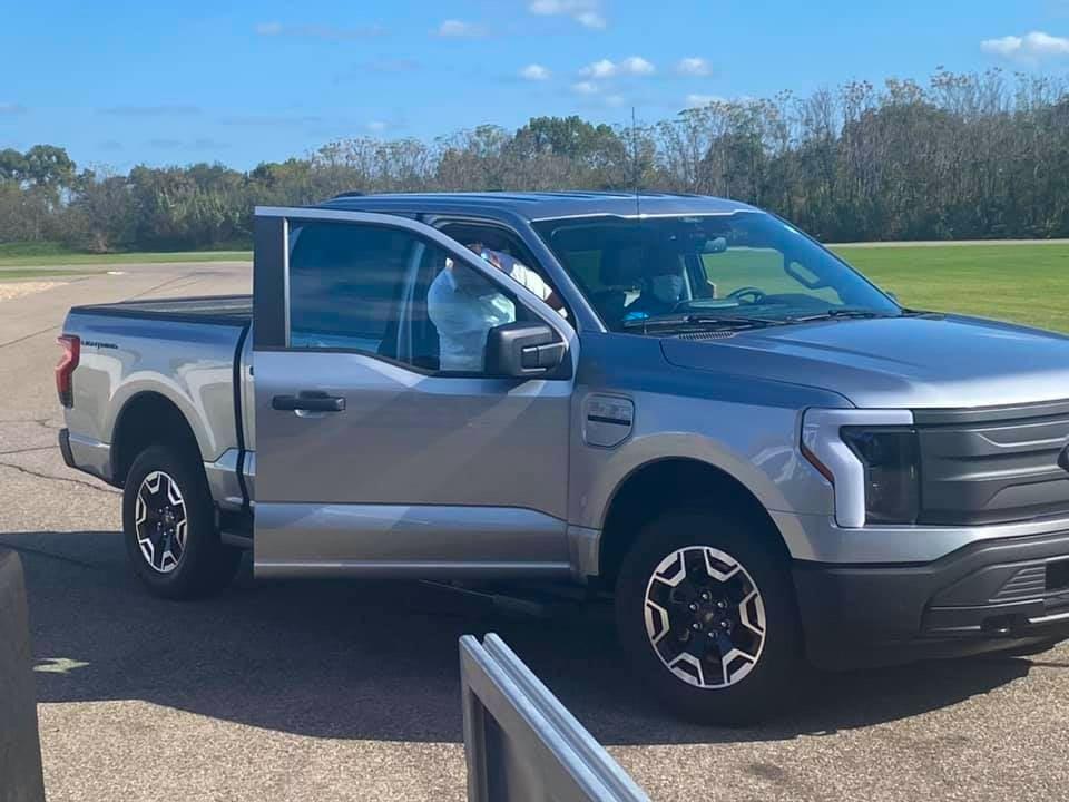 Ford F-150 Lightning Some Lightning pics from Austin event - Iced Blue Silver + Atlas Blue Blue + 450 miles range 247915819_3790999027845361_6634815272435526669_n