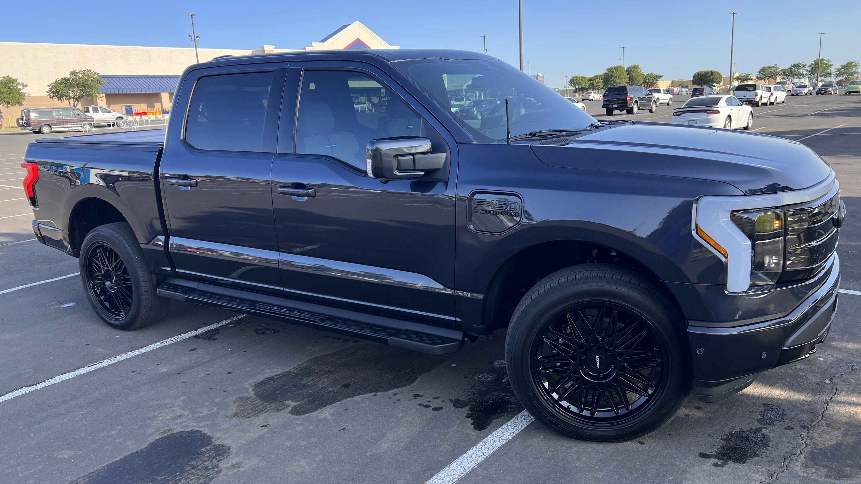 Ford F-150 Lightning My modified F-150 Lightning Platinum w/ mods: 22" wheels, Bed Rug Bed Liner, Retrax Power Pro XR cover, ceramic tint 2549A96B-22A5-40FE-B9B4-19A8BCE82734