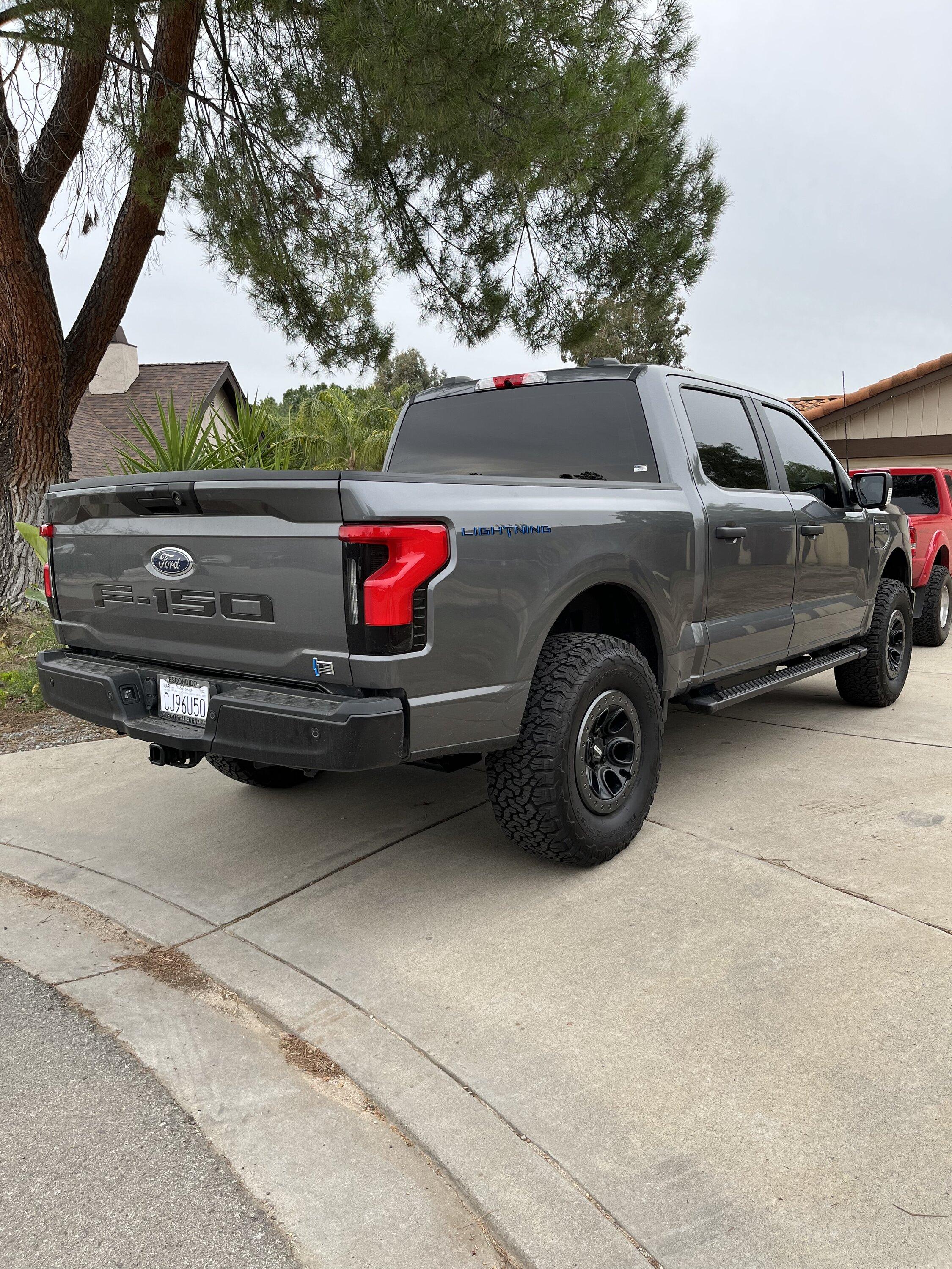 Ford F-150 Lightning Leveled on 315/75r17s 385D55AF-478E-4C89-AC0E-131ED6E98EF3