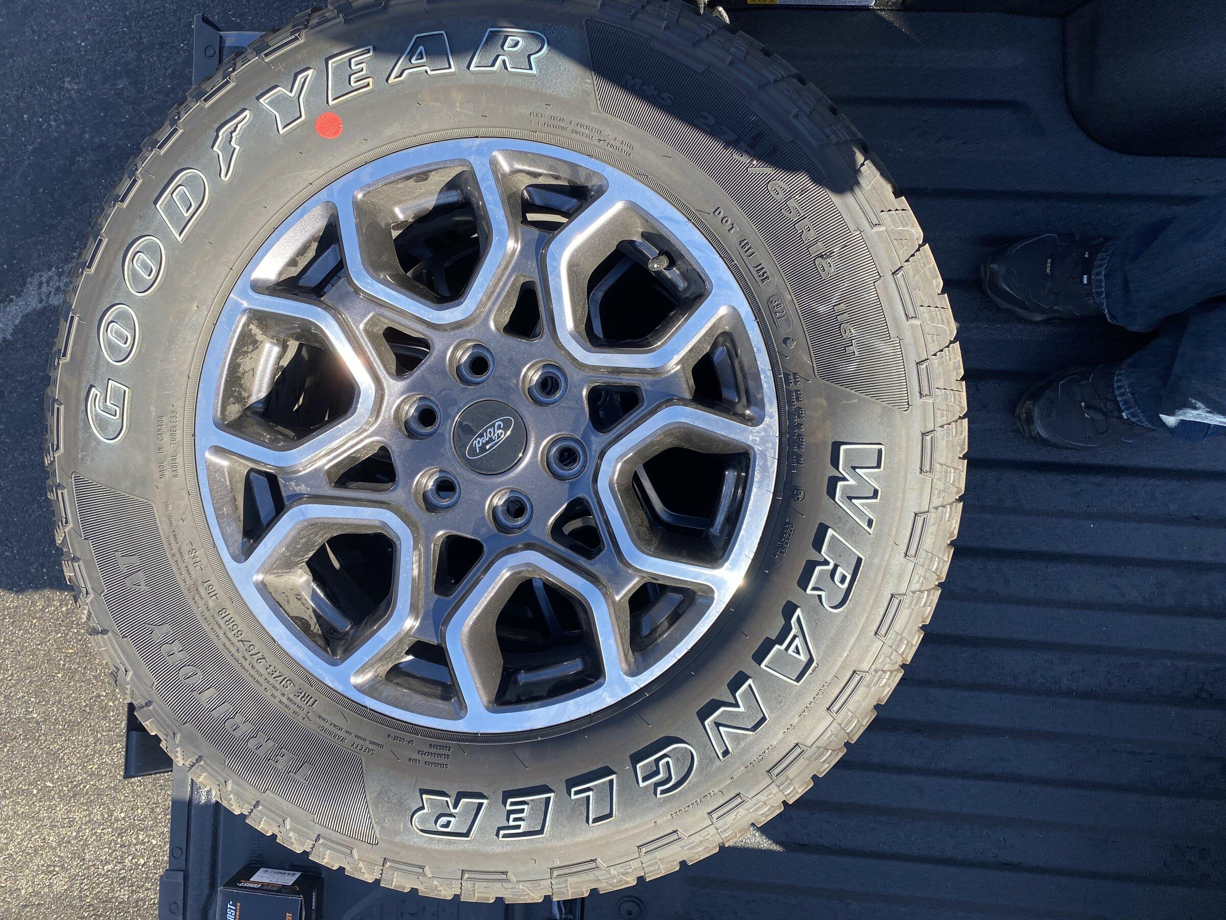 Ford F-150 Lightning Factory take offs 18” sport rims and tires with 11 miles 52837A71-D4B3-4214-8295-3A6A2C1AAD73