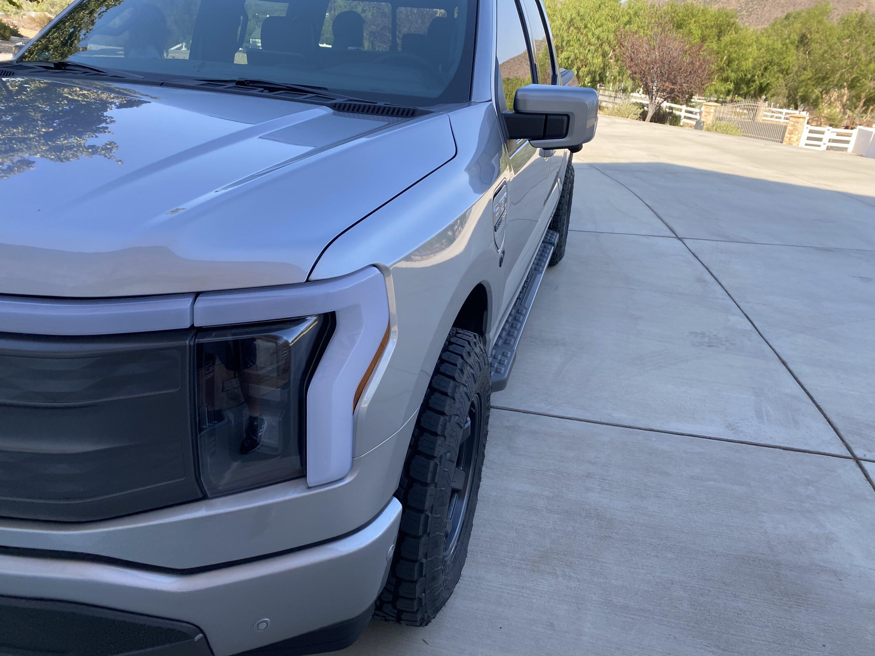 Ford F-150 Lightning My aftermarket 17" wheels fit, barely (tested: 17 x 9.5+12 Black Rhinos with 285/75/17 Falken tires) 7D0E296D-9946-452E-B5B2-056E038CFC25