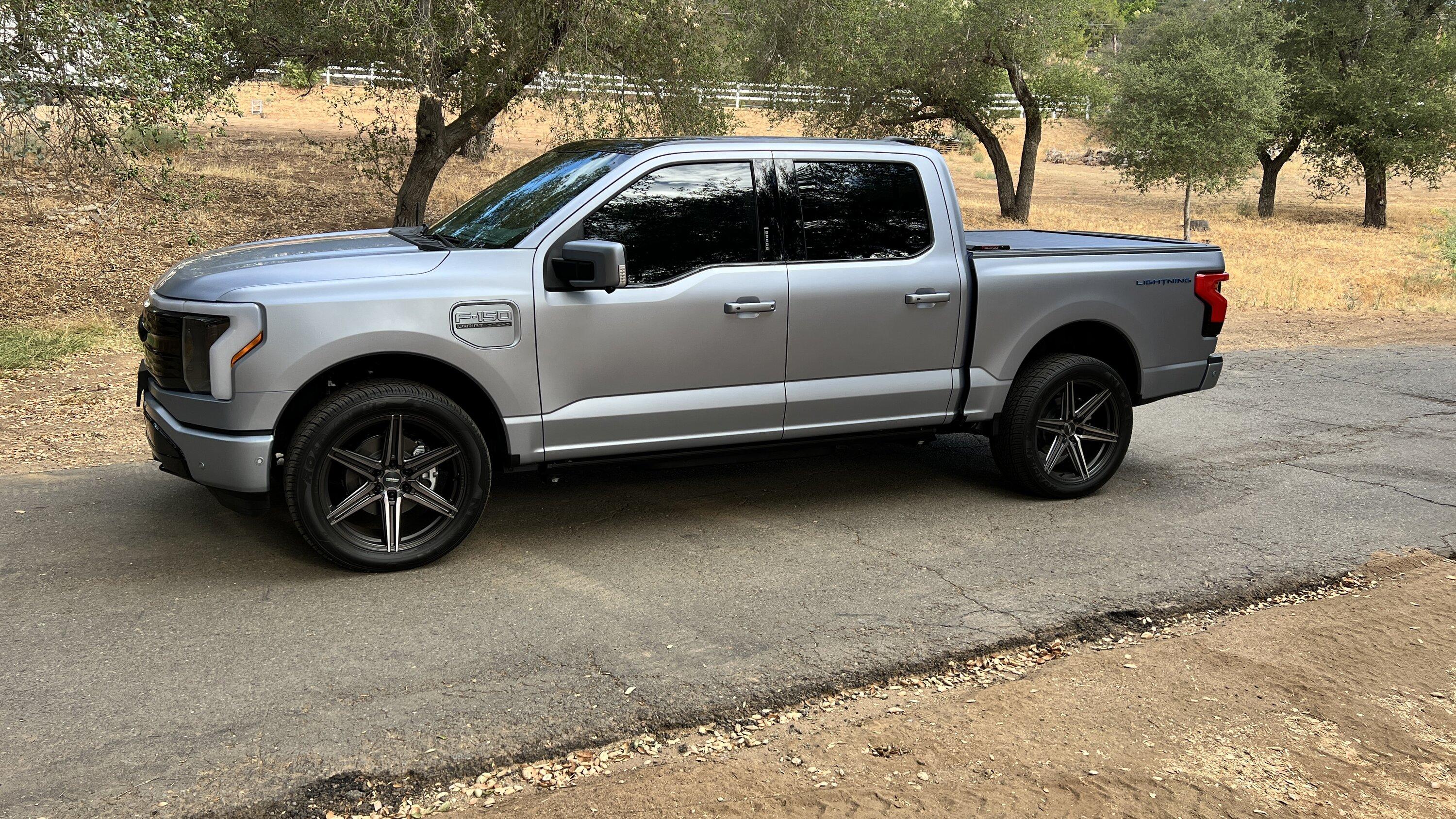 Ford F-150 Lightning Iced Blue Silver Lightning Build. Mods: PPF matte finish, Line-X, gloss black painted grille, black wrapped roof, wheels 88D772C5-AEC8-43B1-92DE-B3C0CCCD461D