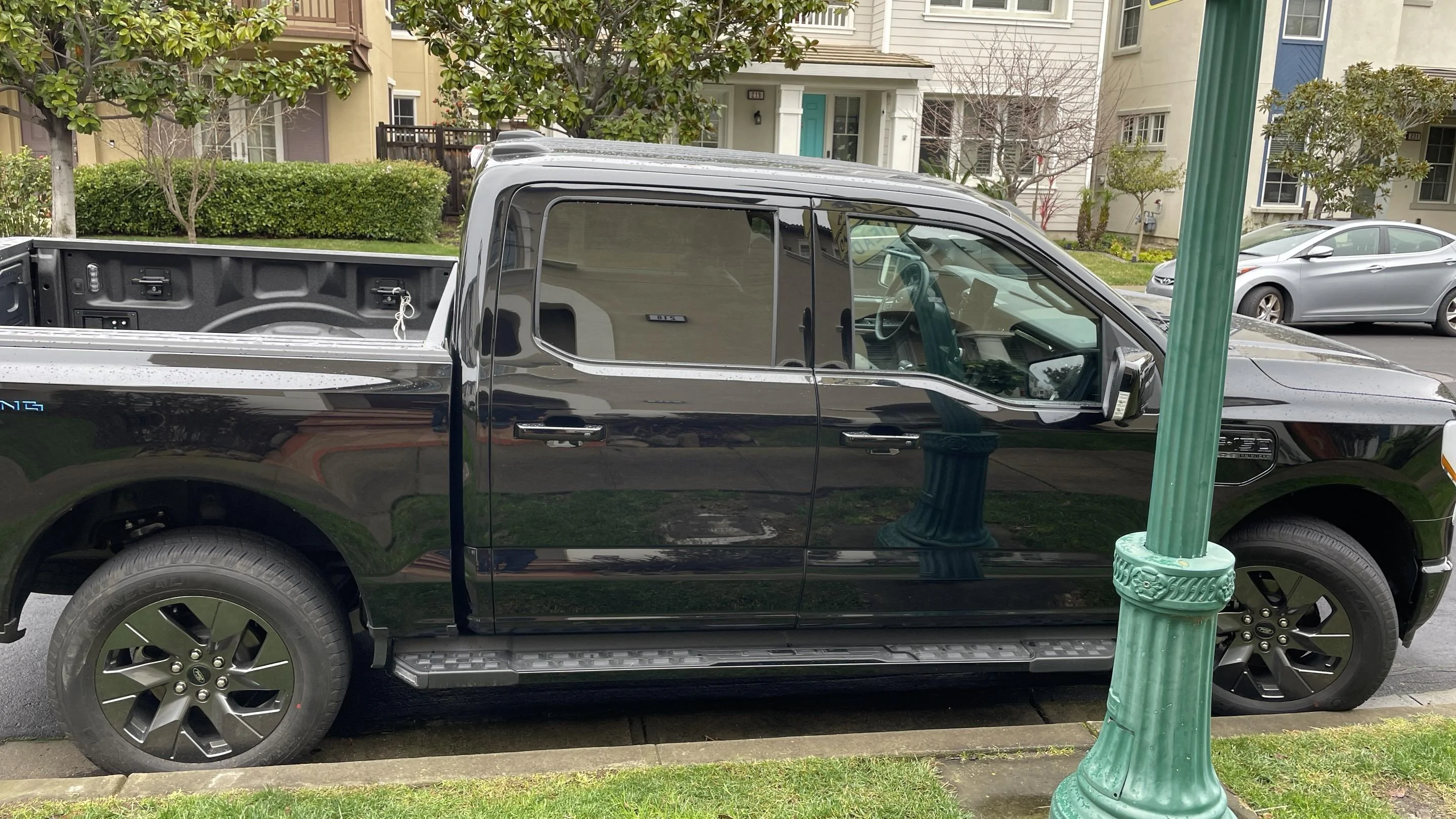 Ford F-150 Lightning Black Lariat standard range for sale 69k 8E6E837B-D54D-4272-B453-01A8E818AF68
