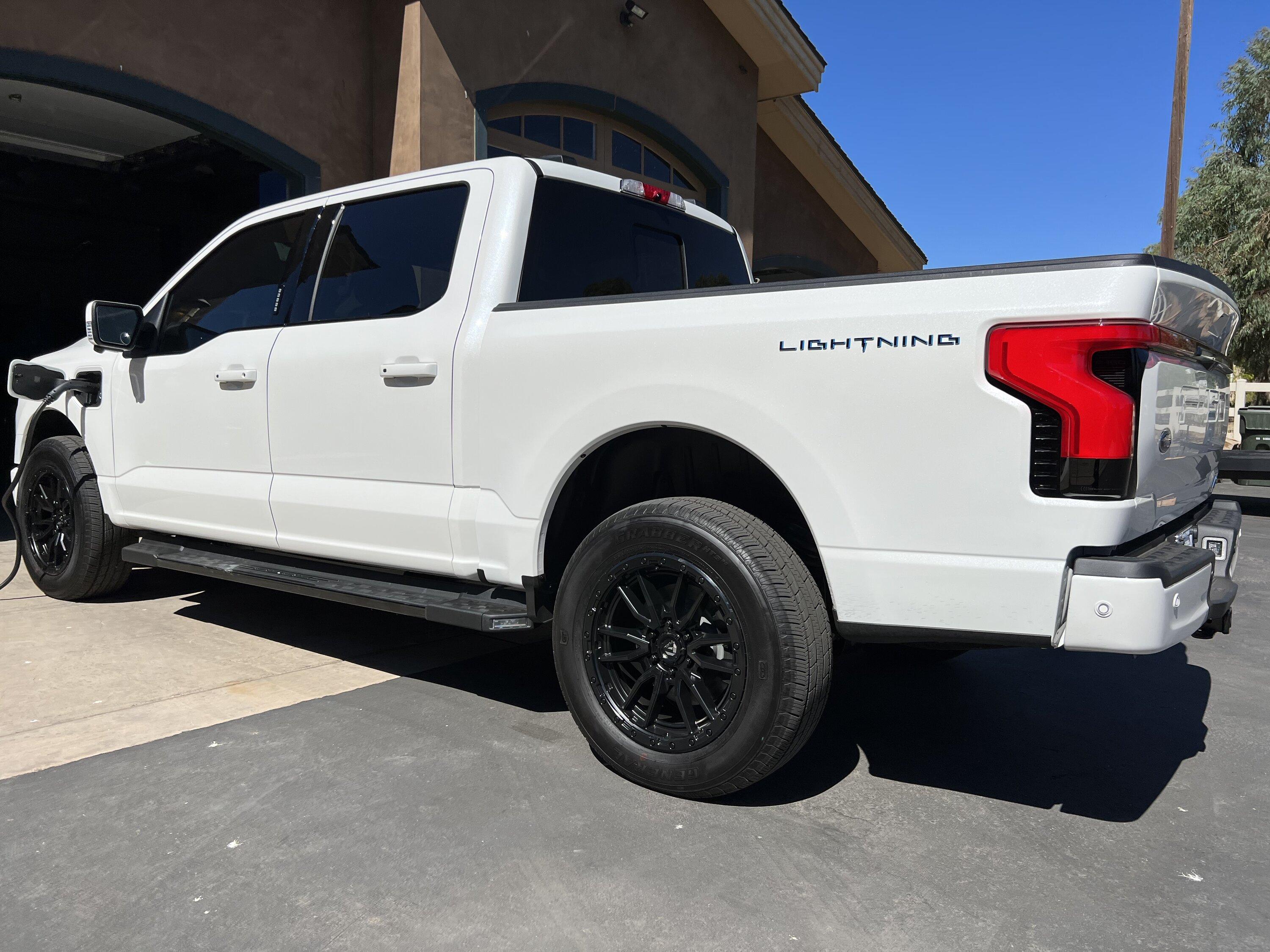 Ford F-150 Lightning STAR WHITE F-150 Lightning Photos & Club 9ED989E8-A0FB-41D2-869C-49F0F77E8FBF