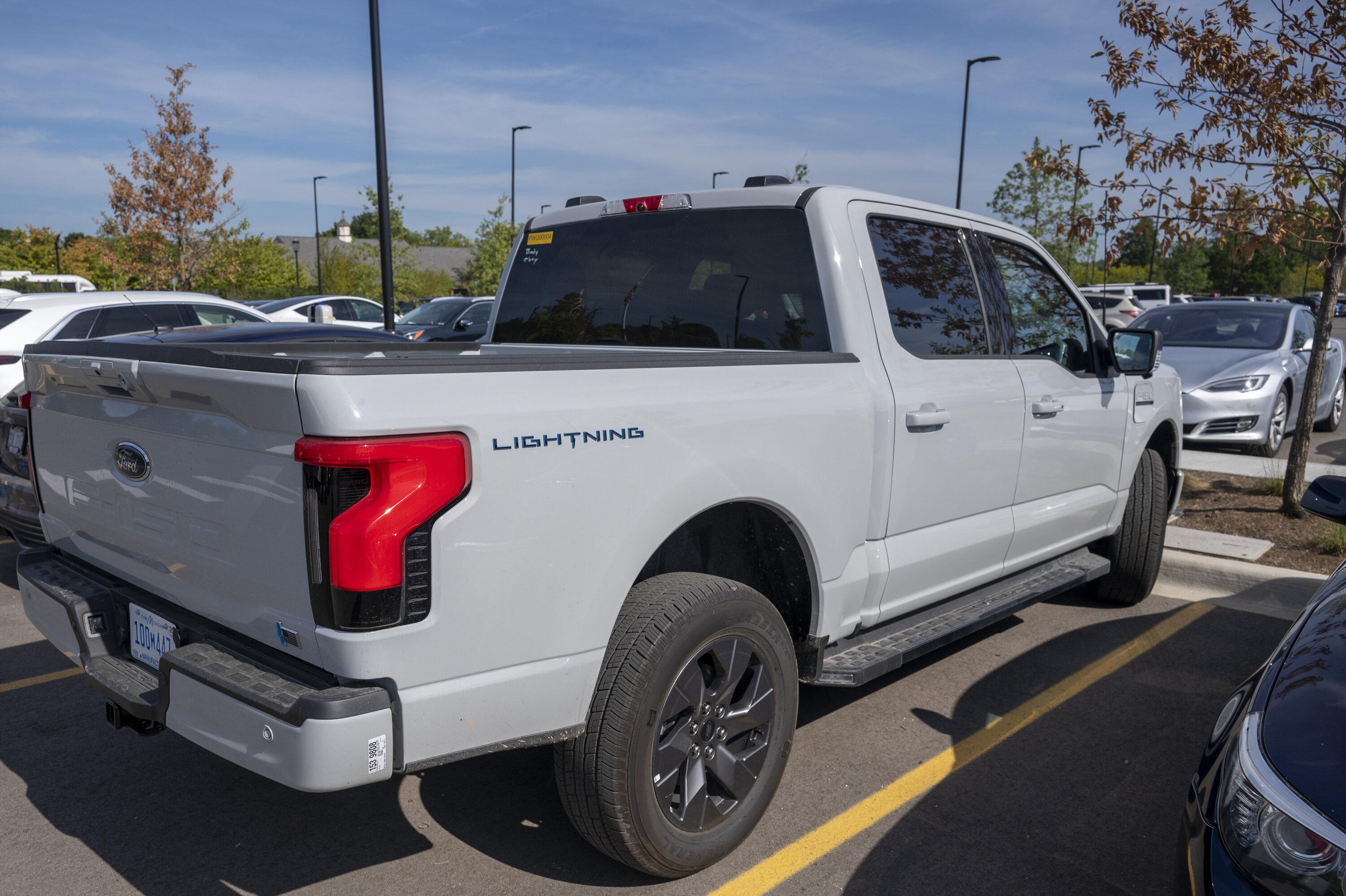 Ford F-150 Lightning Spotted: Avalanche Lightning XLT (new 2023 color) _DSC0469 (1)