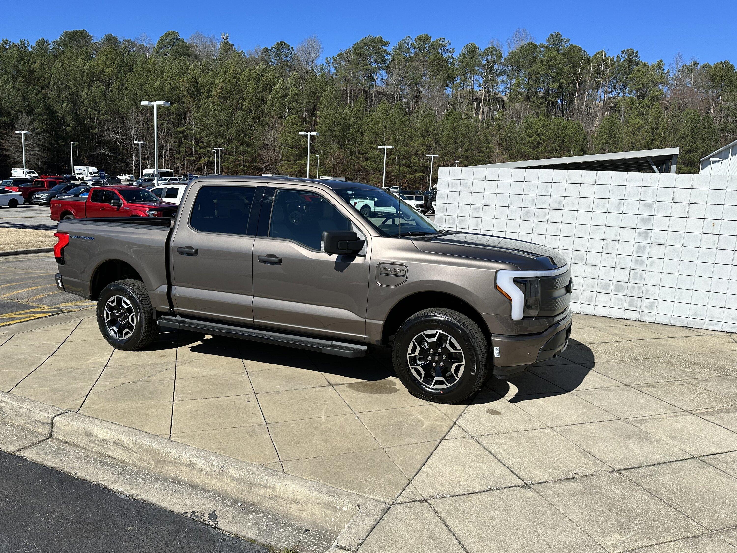 Ford F-150 Lightning ✅ 1/9/2023 Lightning Build Week Group (MY2023) AECA9F75-6522-4B11-BD0A-9F33329B2A3F