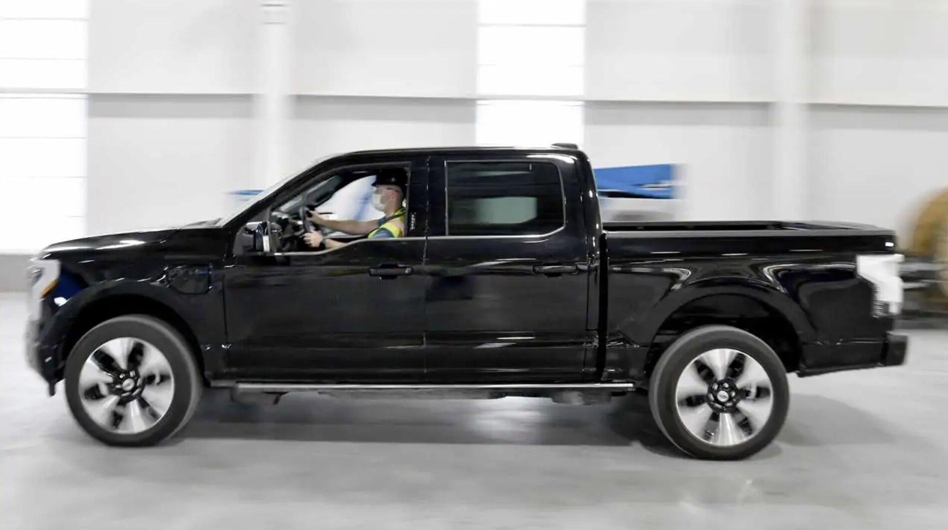 Ford F-150 Lightning AGATE BLACK F-150 Lightning Photos & Club Agate Black F150 Lightning drivin