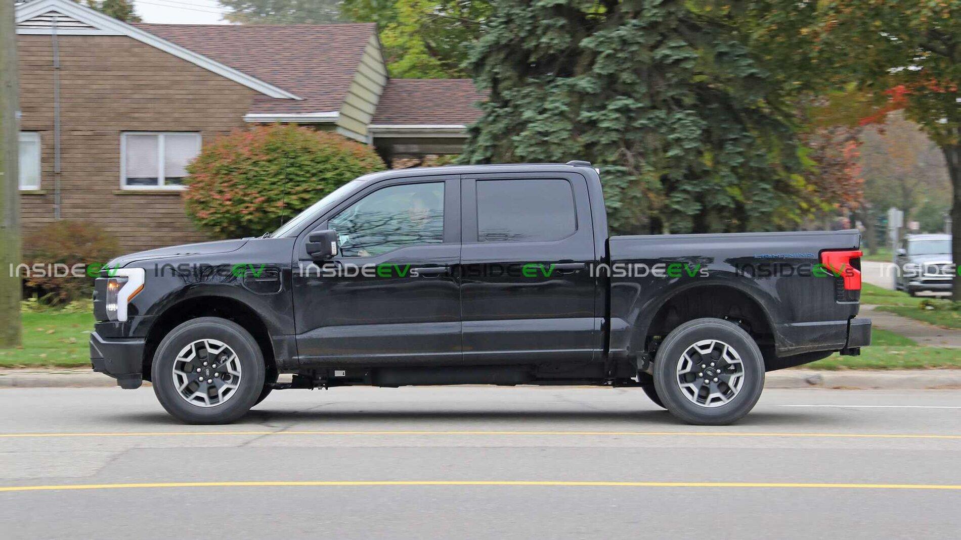 Ford F-150 Lightning AGATE BLACK F-150 Lightning Photos & Club Agate Black F150 Lightning EV 4