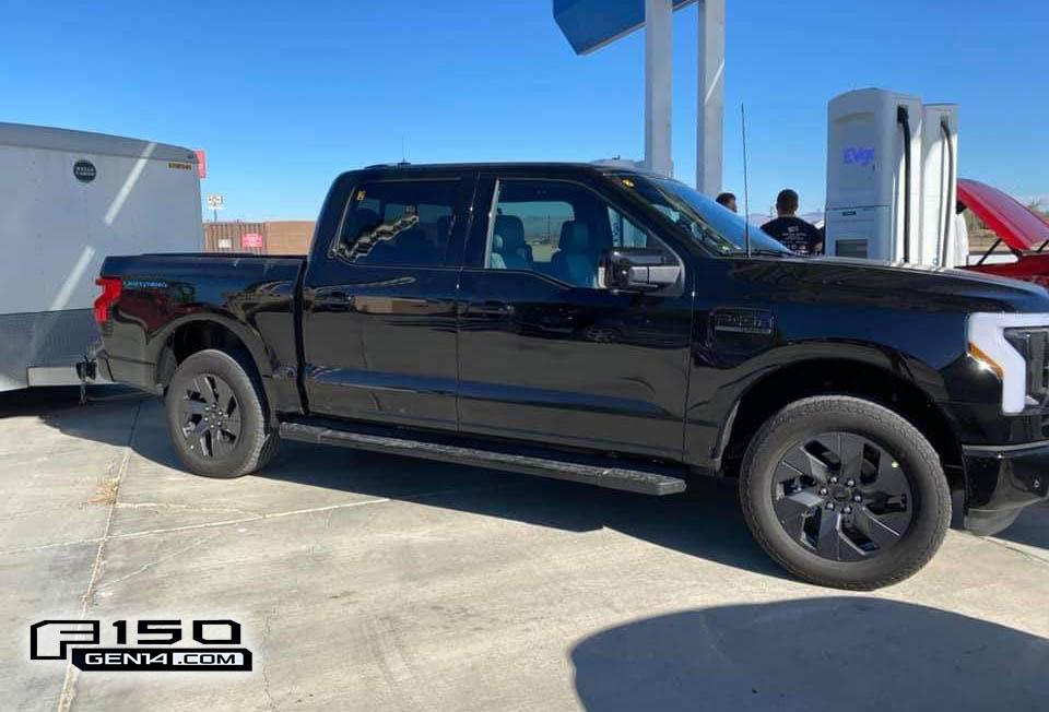 Ford F-150 Lightning Six 2022 F-150 Lightnings spotted charging during testing, w/ first Oxford White look Agate Black F150 Lightnin