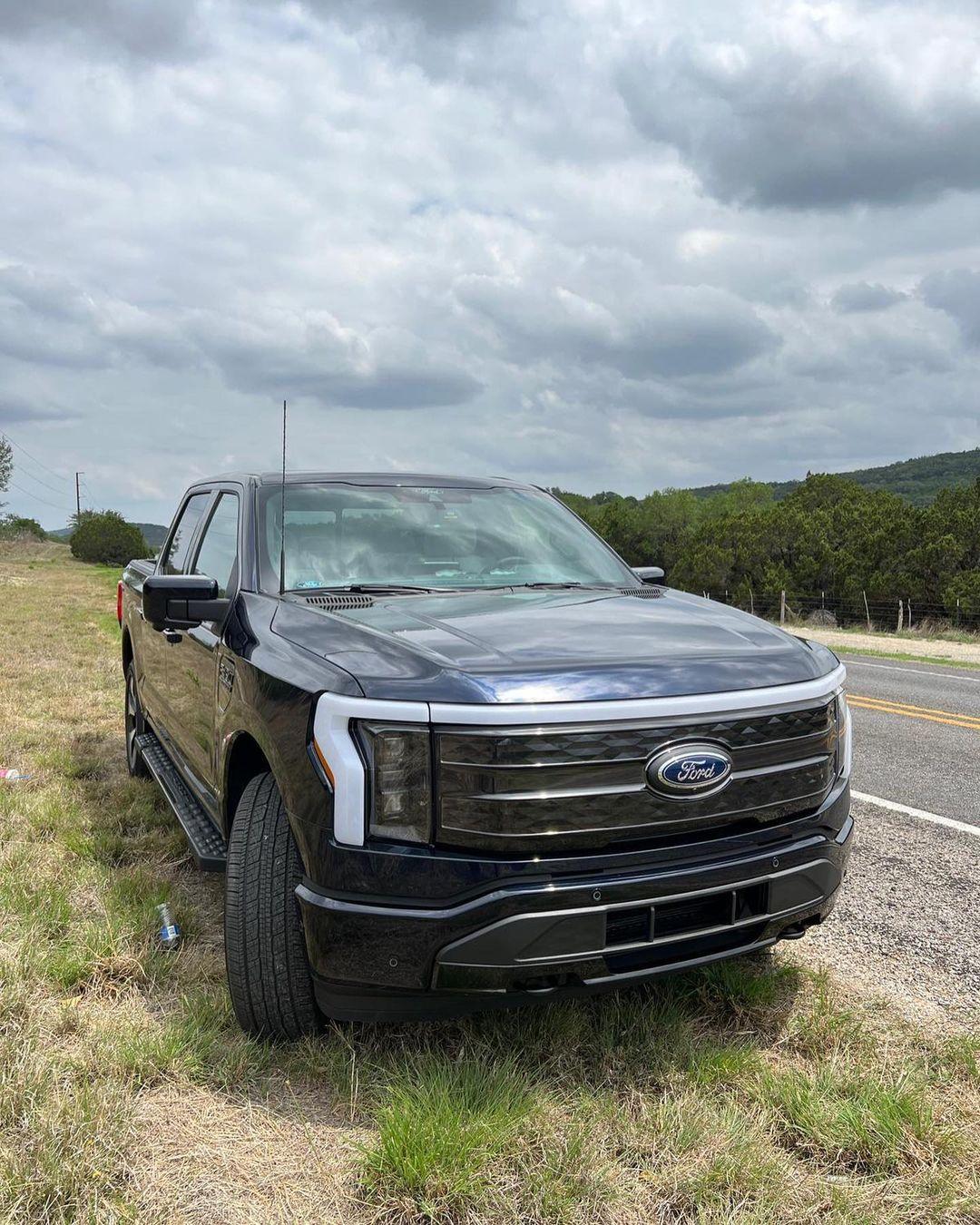 Ford F-150 Lightning ANTIMATTER BLUE F-150 Lightning Photos & Club Antimatter Blue Metallic F150 Lightning Pickup 3