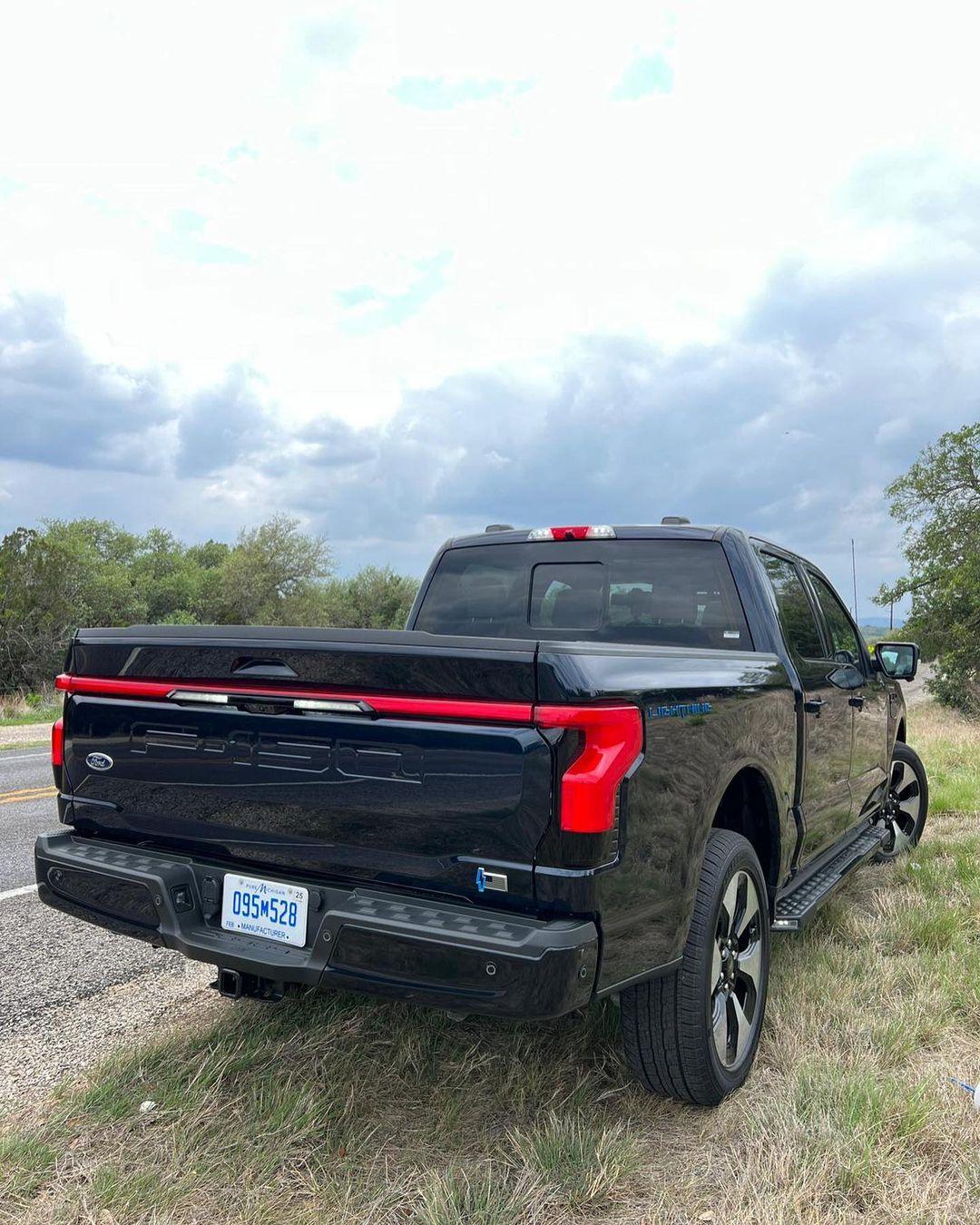 Ford F-150 Lightning ANTIMATTER BLUE F-150 Lightning Photos & Club Antimatter Blue Metallic F150 Lightning Pickup 7