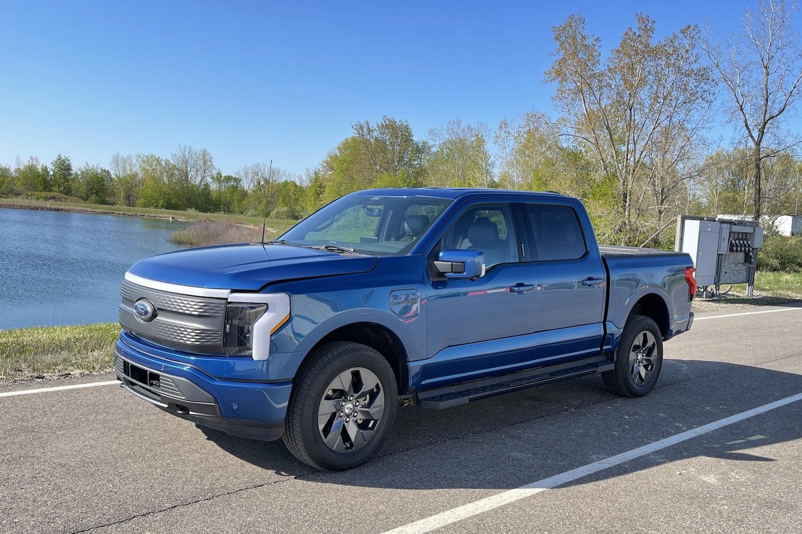 Ford F-150 Lightning ATLAS BLUE F-150 Lightning Photos & Club Atlas Blue F150 Lightning Lariat EV Pickup Photo 2