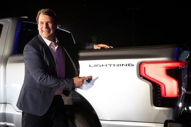 Ford F-150 Lightning F-150 Lightning EV Demand Soars – Over 100,000 Reservations Received (in Just 3 Weeks)! b-44d1-925a-c0b3feec36f8-05192021_fordf150lightn2t