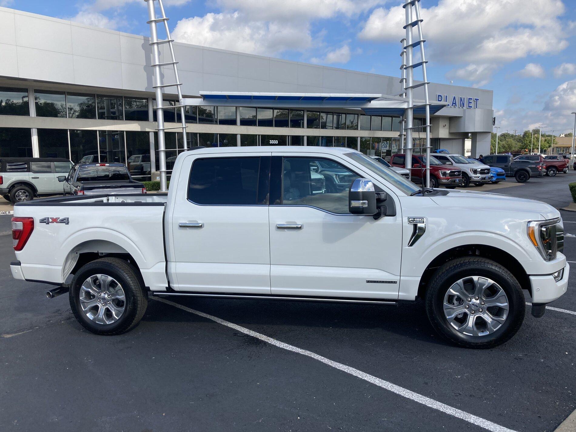 Ford F-150 Lightning 2021 F-150 Platinum star white 4x4 B05FAAE3-1D33-434D-A952-5F0954E56926